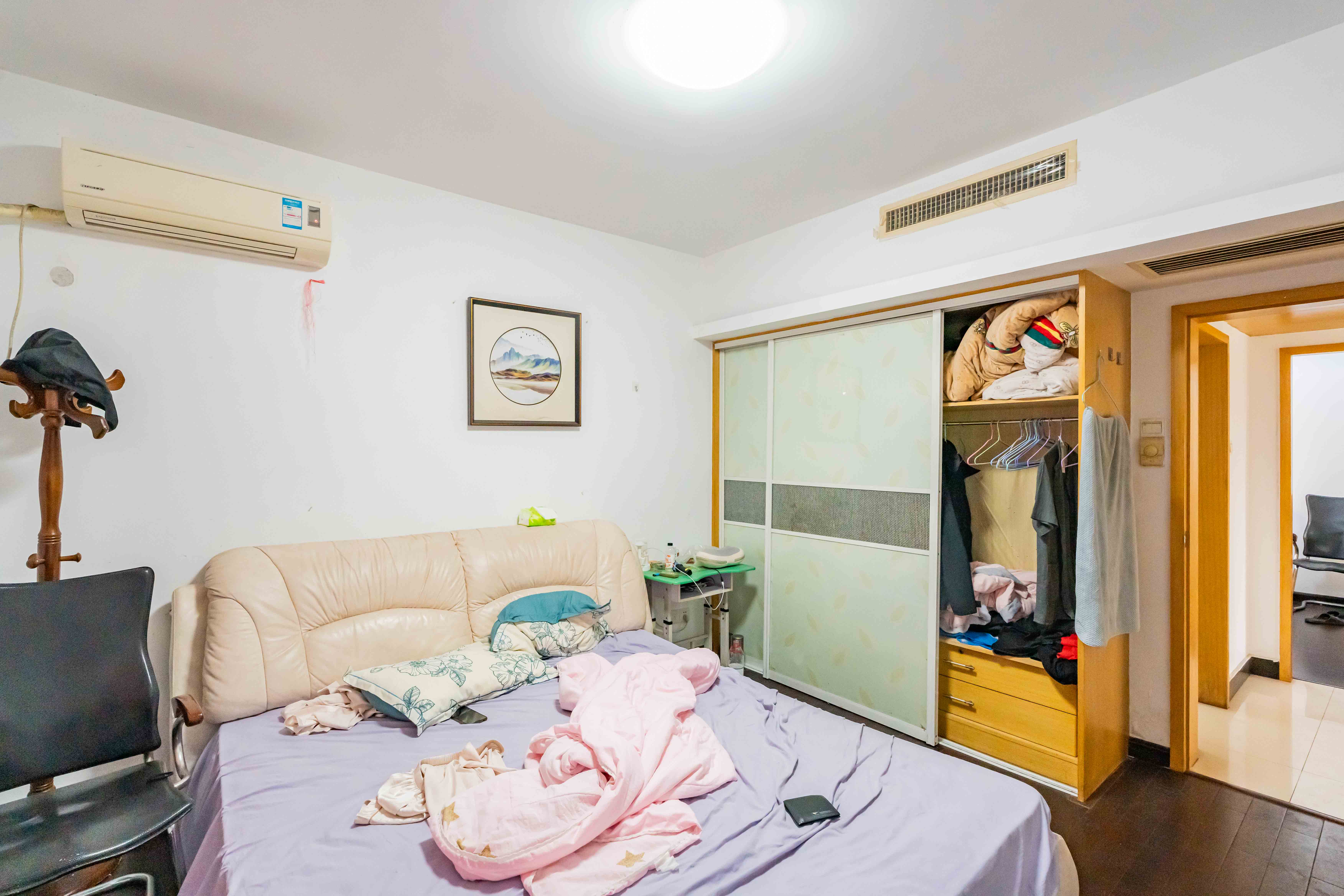 金色比华利 3室2厅2卫 80.0万 金色比华利 3室2厅2卫 80.0万卧室