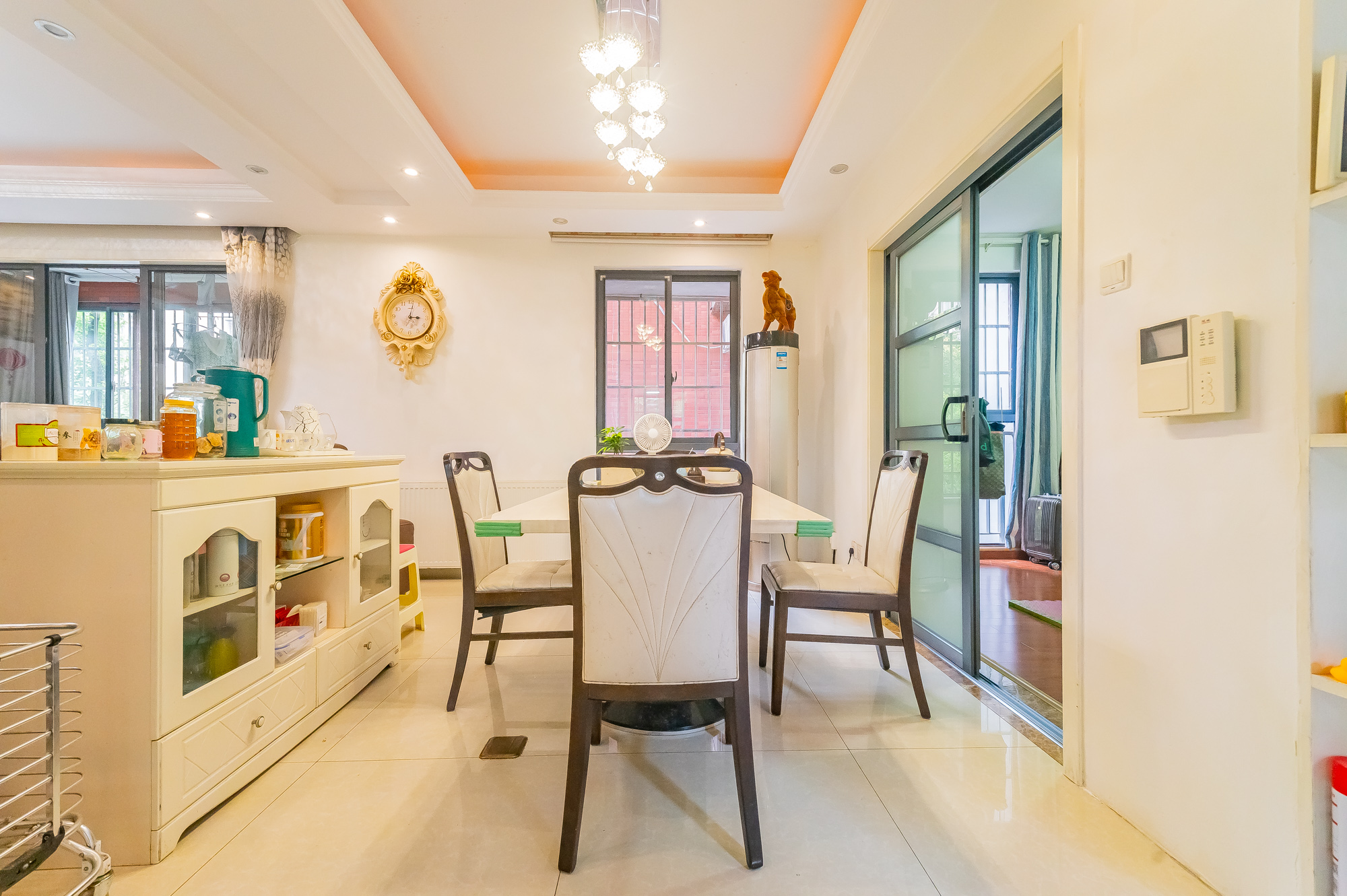 华润凤凰城二期 4室2厅2卫 99.8万 华润凤凰城二期 4室2厅2卫 99.8万客厅