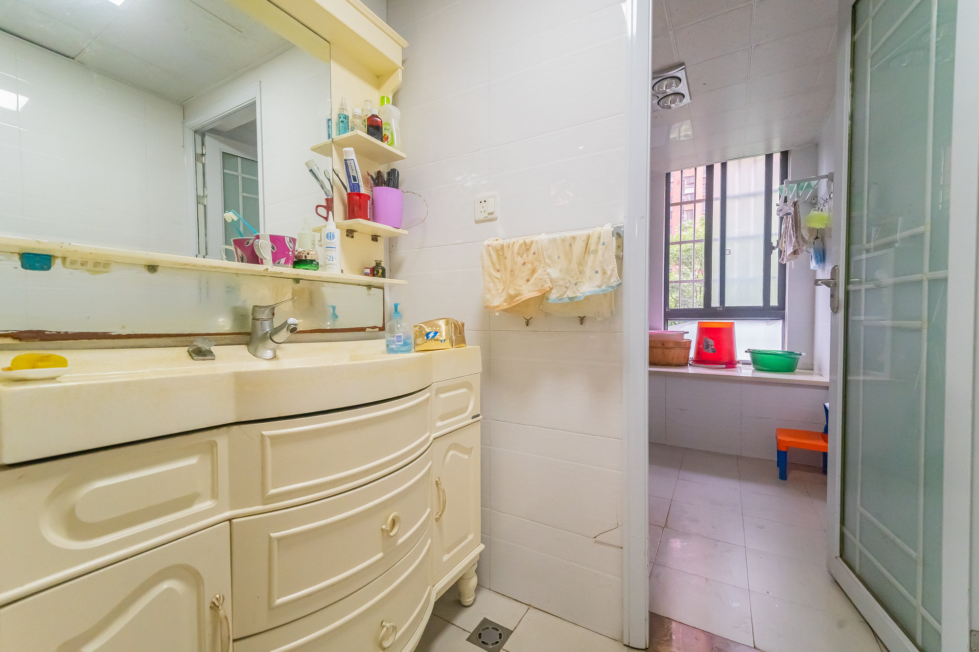 华润凤凰城二期 4室2厅2卫 99.8万 华润凤凰城二期 4室2厅2卫 99.8万卫生间