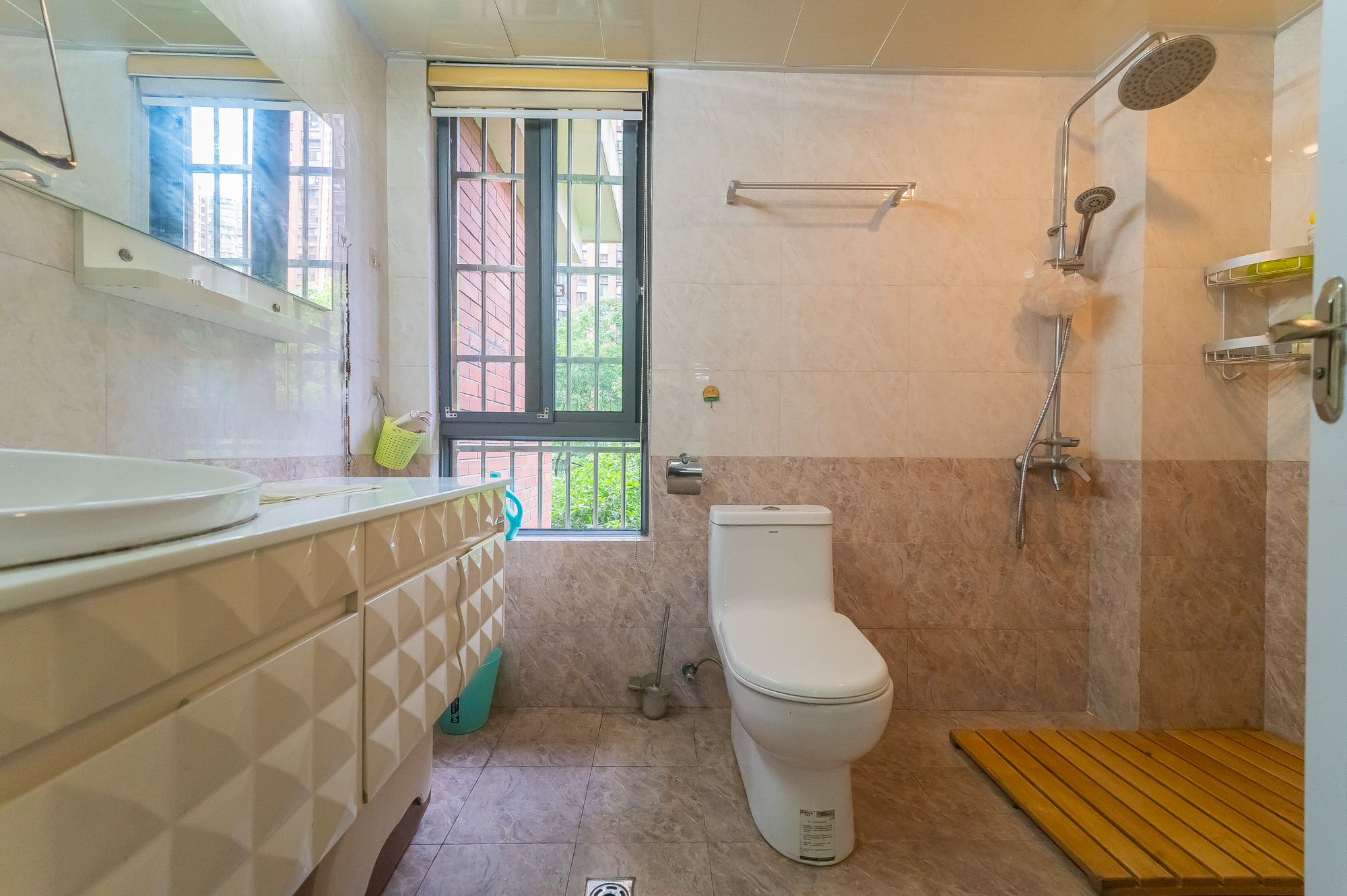 华润凤凰城二期 4室2厅2卫 99.8万 华润凤凰城二期 4室2厅2卫 99.8万卫生间