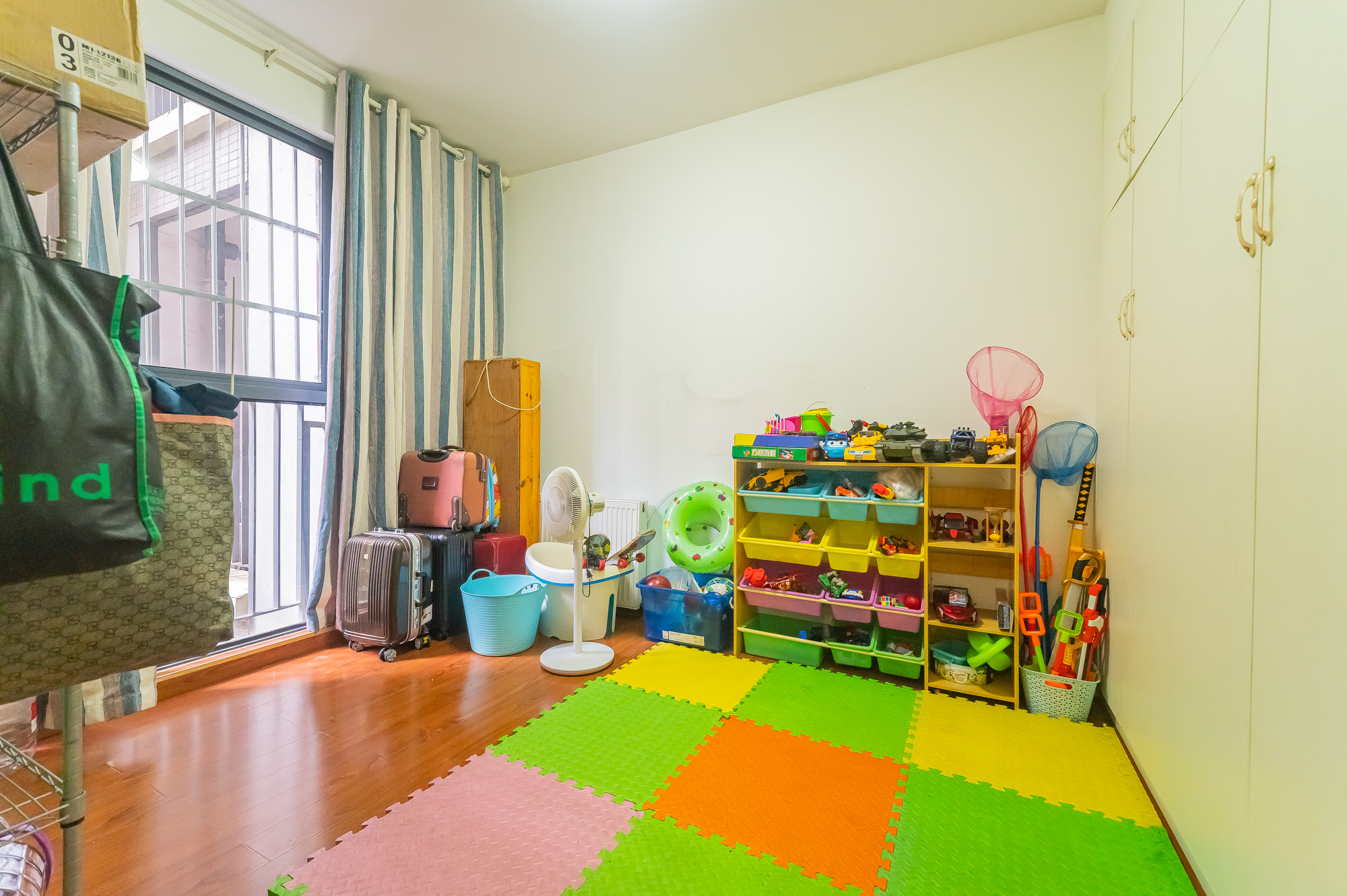 华润凤凰城二期 4室2厅2卫 99.8万 华润凤凰城二期 4室2厅2卫 99.8万卧室