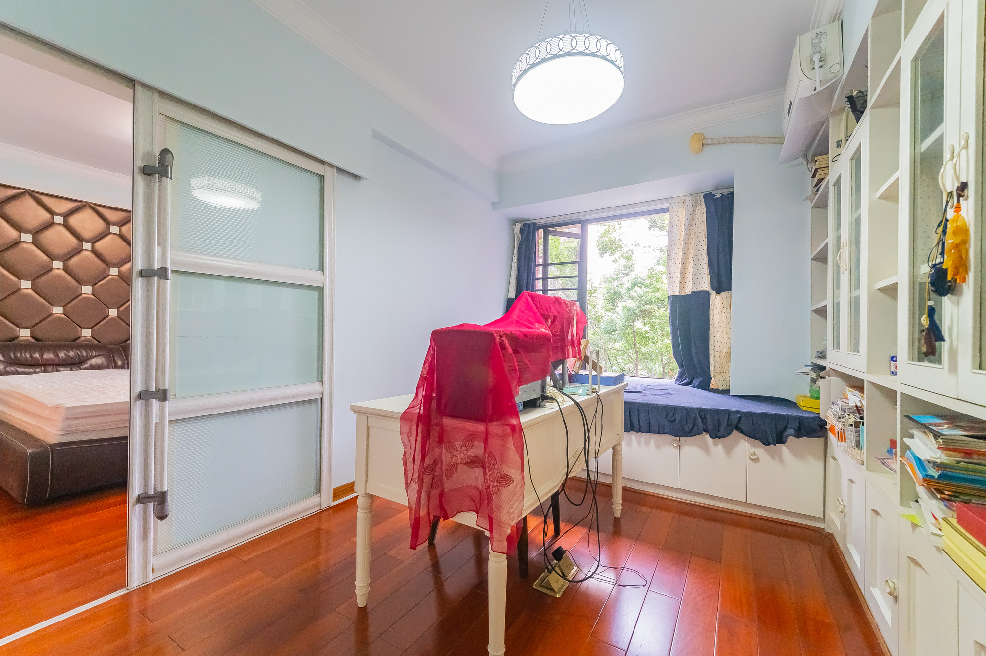 华润凤凰城二期 4室2厅2卫 99.8万 华润凤凰城二期 4室2厅2卫 99.8万卧室