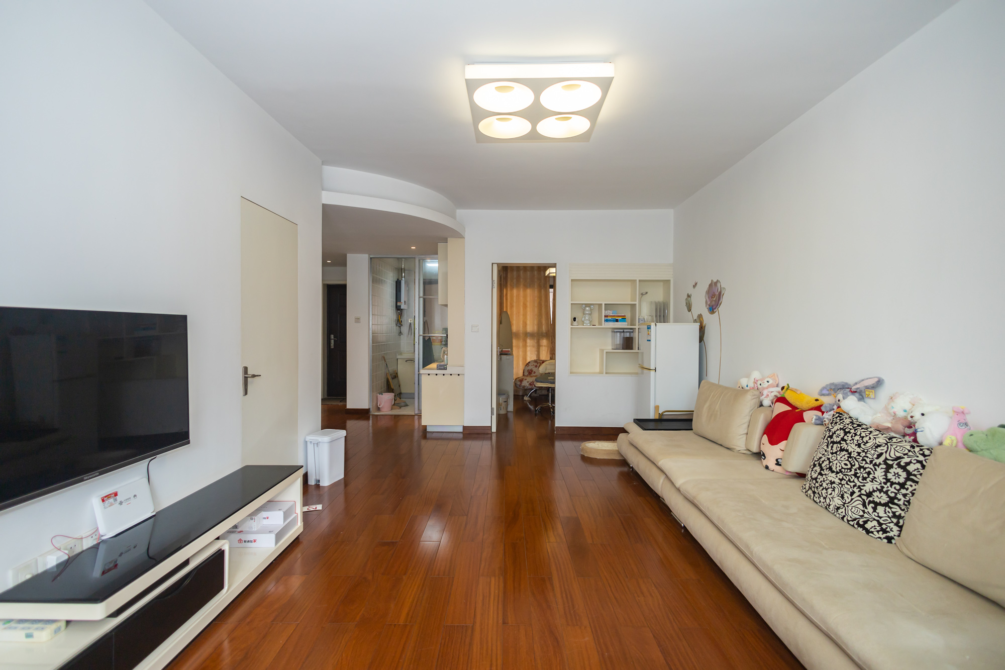 三一街区  3室2厅1卫    64.8万 三一街区  3室2厅1卫    64.8万客厅