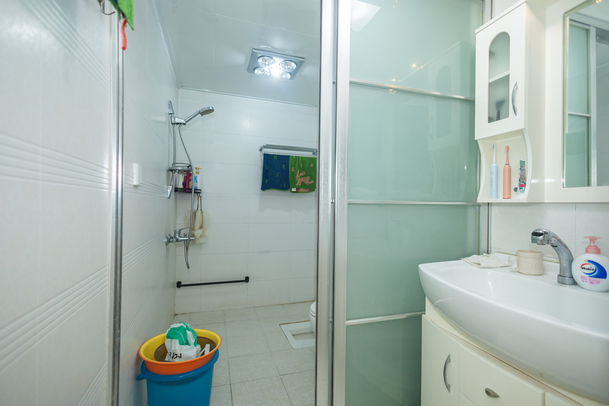 三一街区  3室2厅1卫    64.8万 三一街区  3室2厅1卫    64.8万卫生间