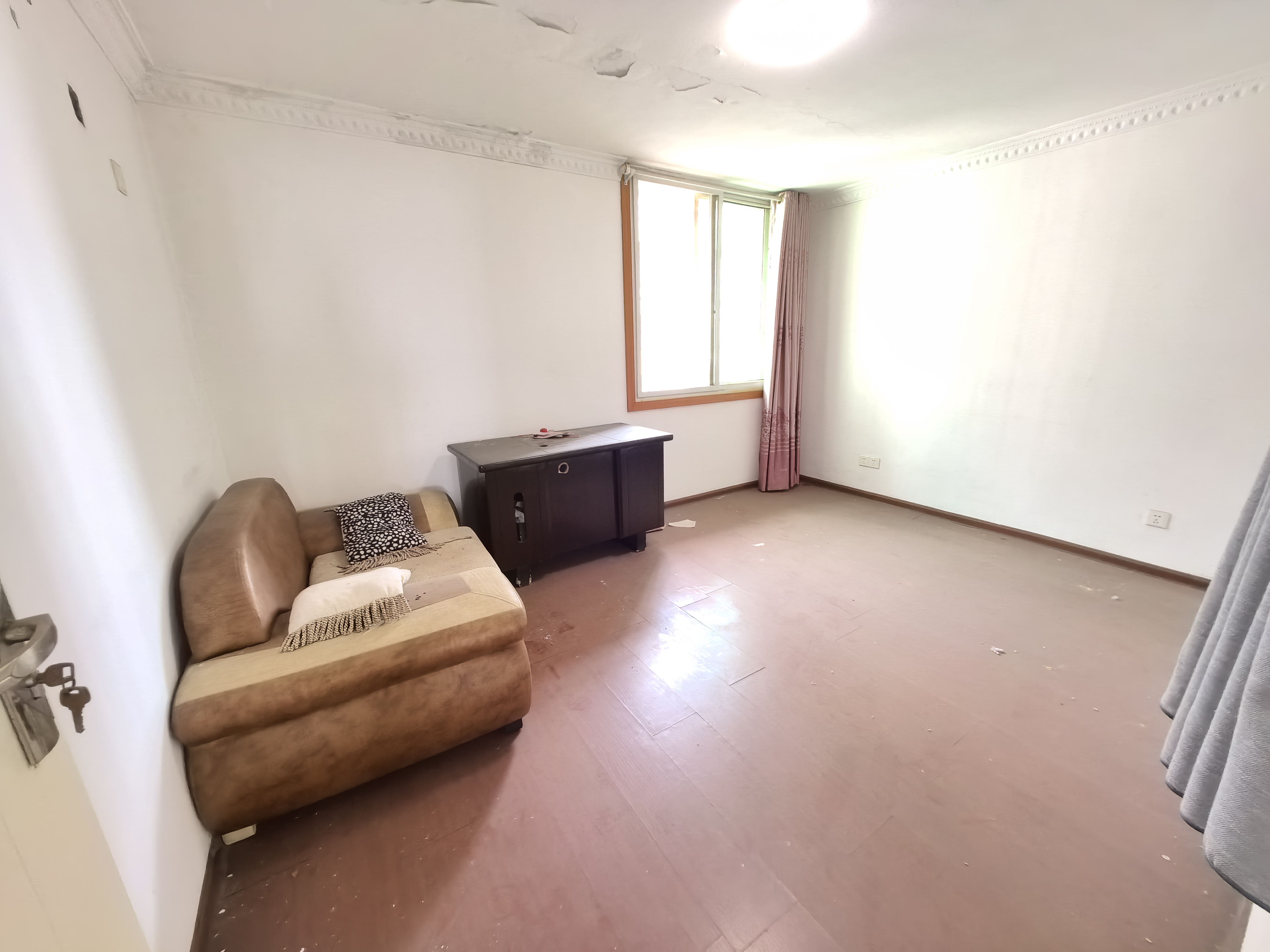 亚欧大楼 4室2厅2卫 29.8万 亚欧大楼 4室2厅2卫 29.8万室内图