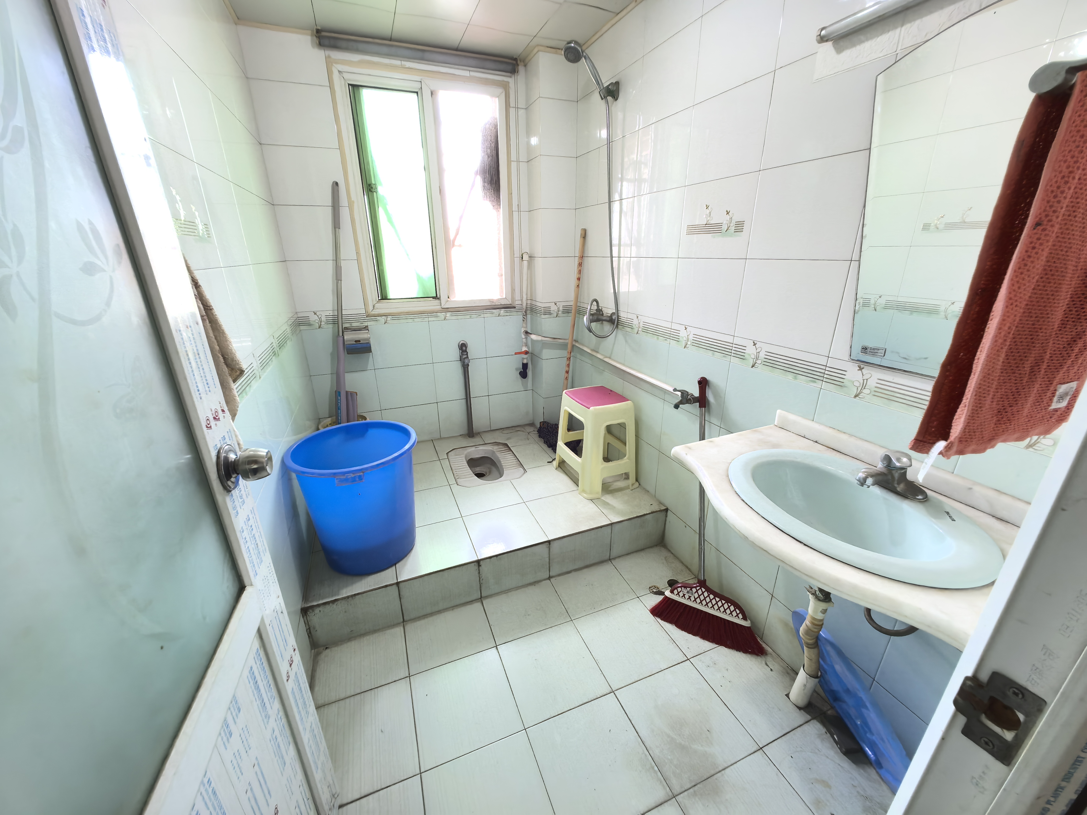 亚欧大楼 4室2厅2卫 29.8万 亚欧大楼 4室2厅2卫 29.8万室内图