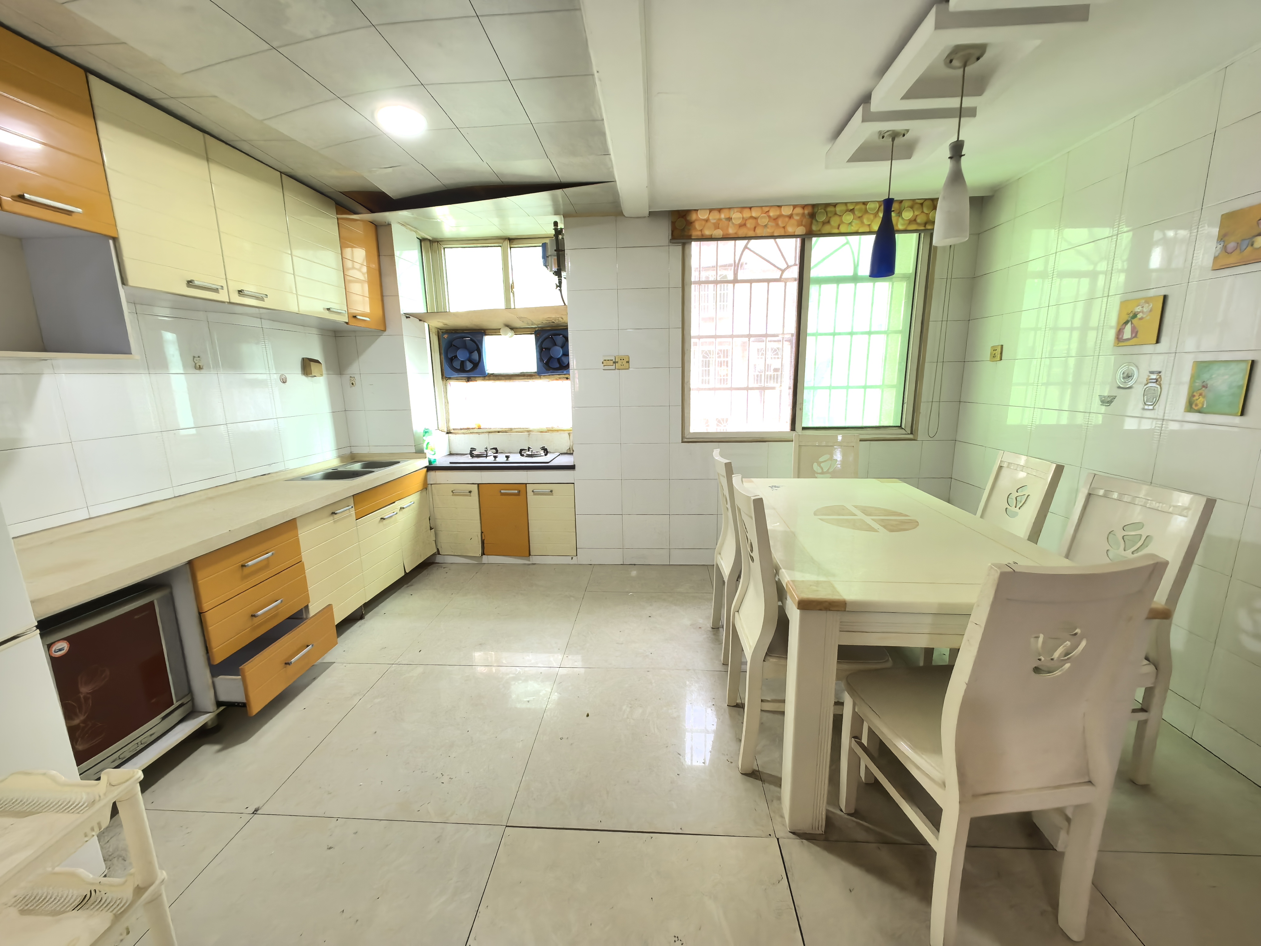 亚欧大楼 4室2厅2卫 29.8万 亚欧大楼 4室2厅2卫 29.8万室内图