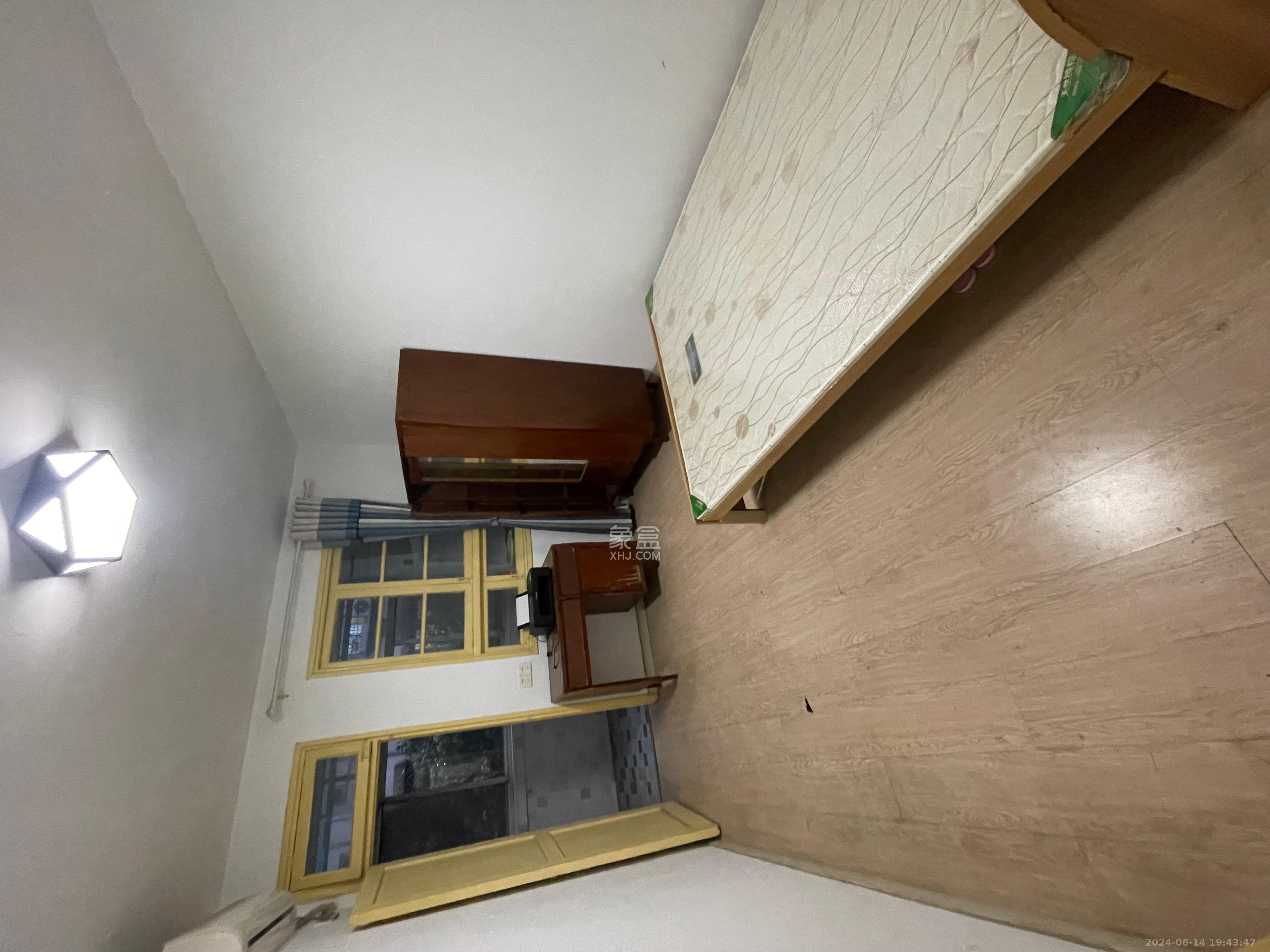 文艺新村  2室1厅1卫   2100.00元/月室内图