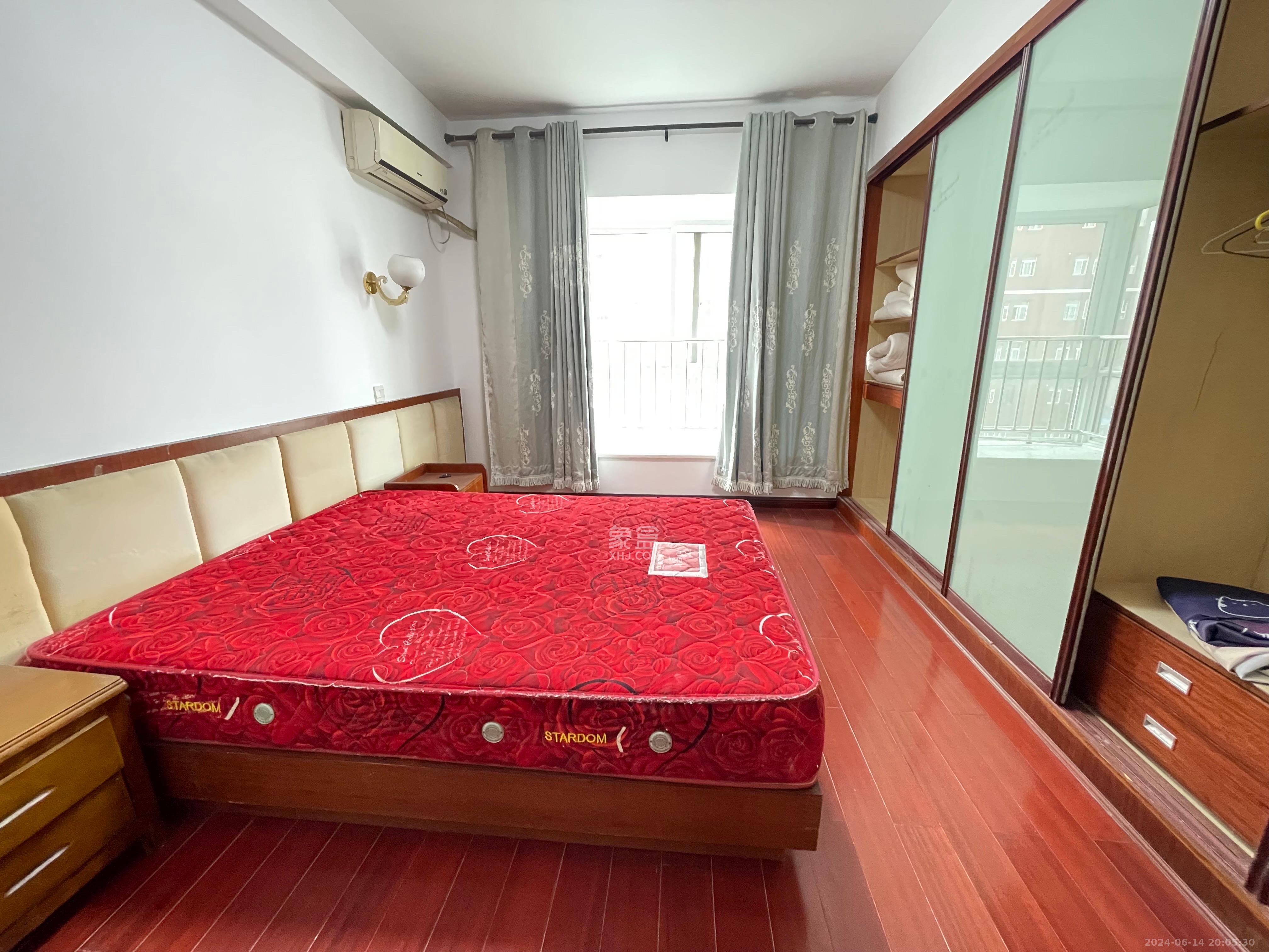 鸿景雅苑  4室2厅1卫   4500.00元/月室内图