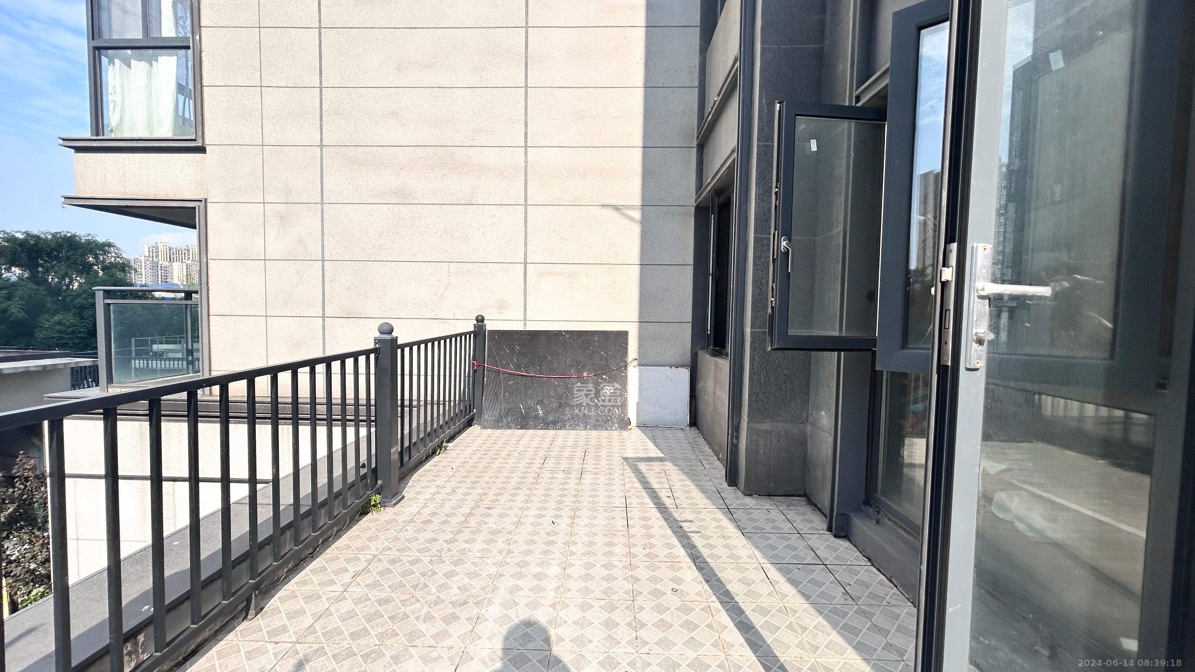 中海阅江府  2室1厅1卫   3200.00元/月室内图