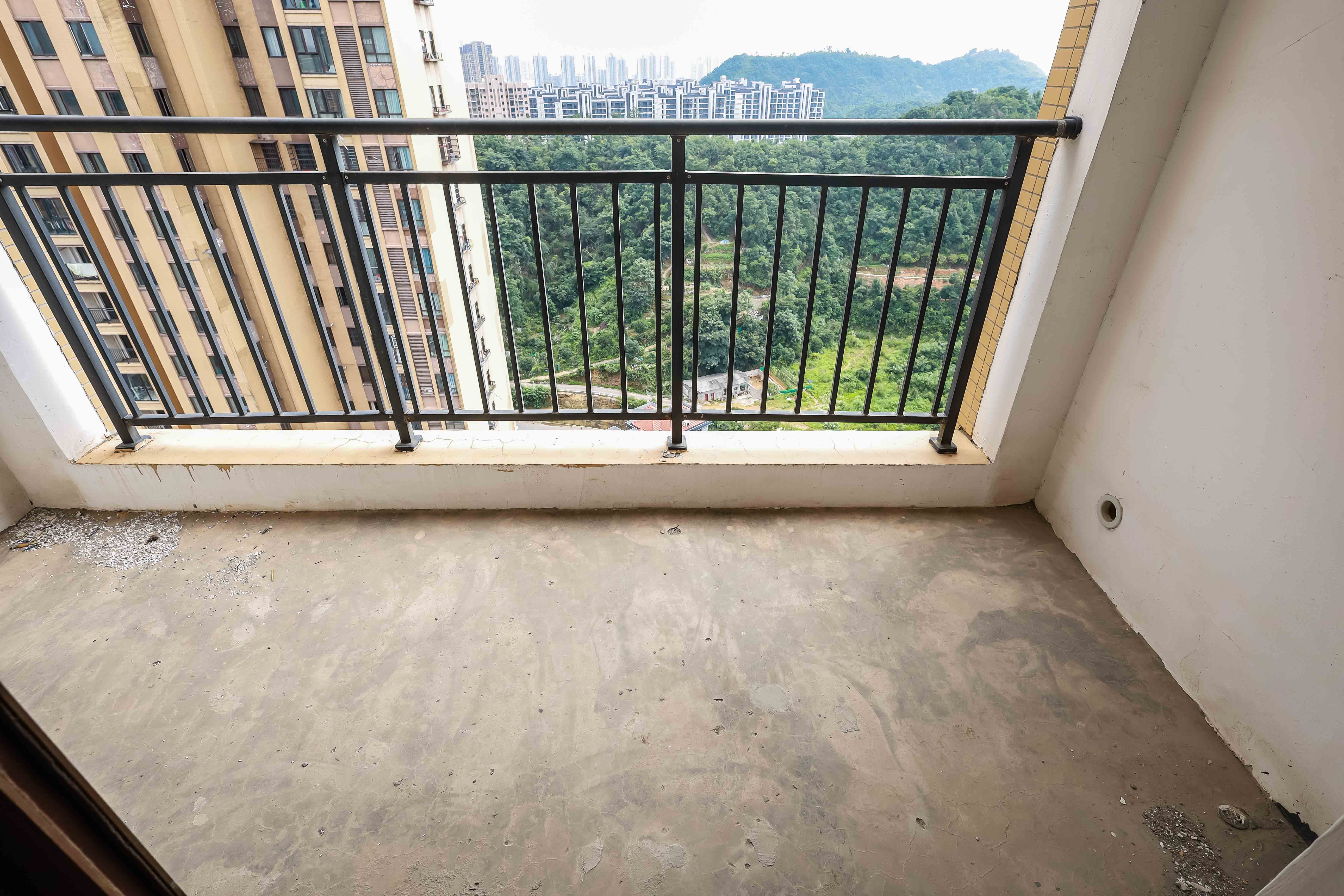 盛景谷山里  3室2厅2卫   149.80万阳台