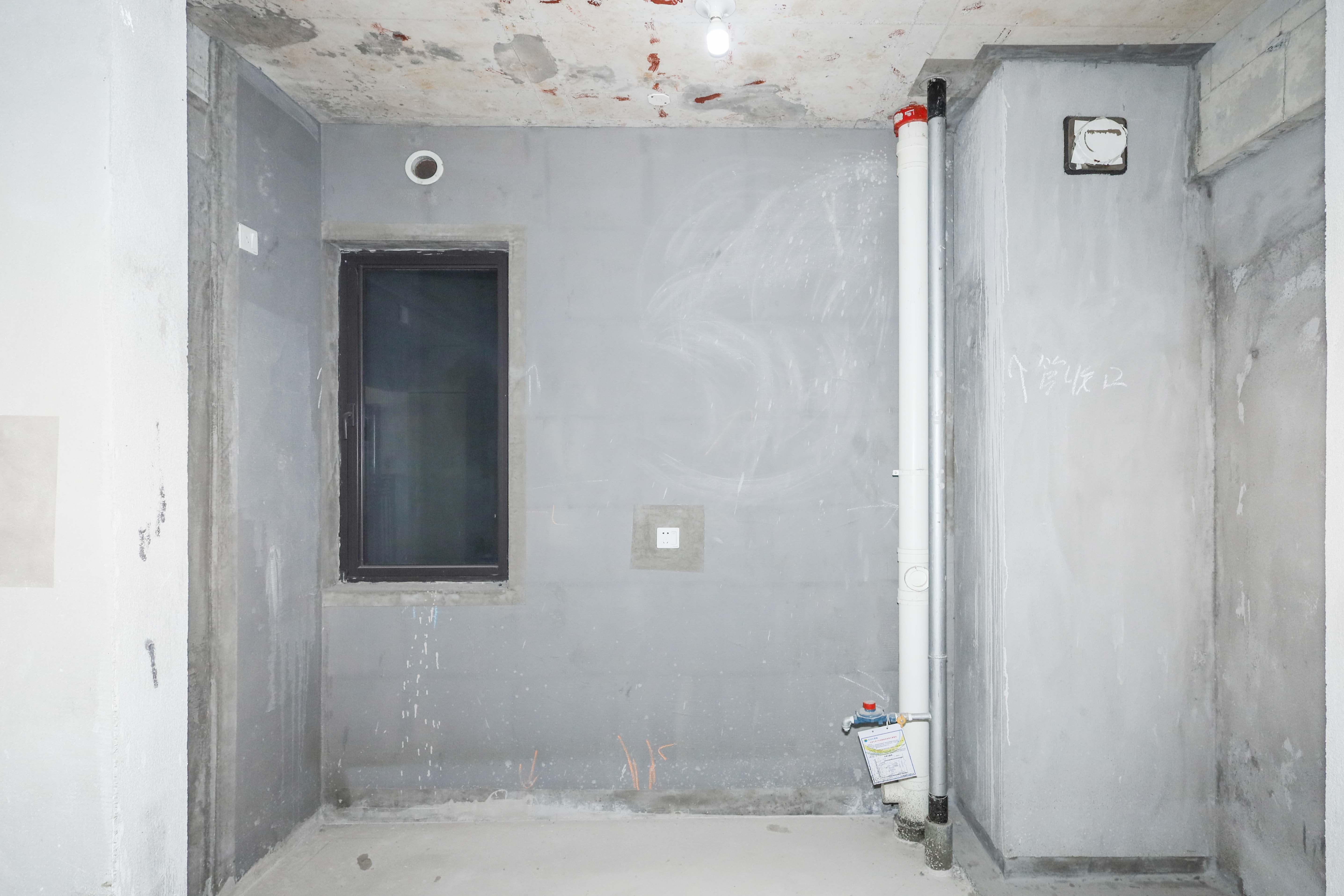 建发央著  4室2厅2卫   180.00万厨房