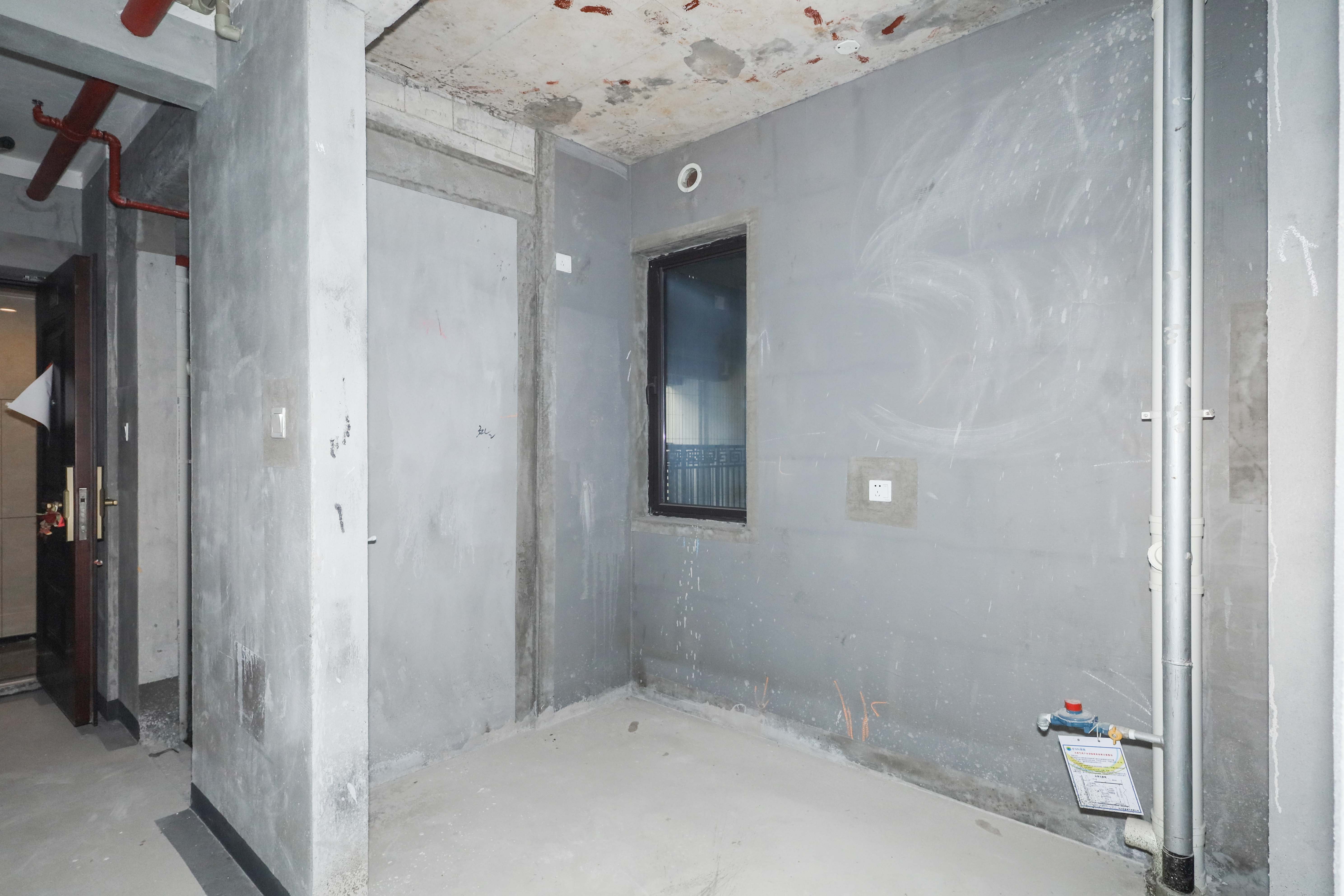 建发央著  4室2厅2卫   180.00万厨房