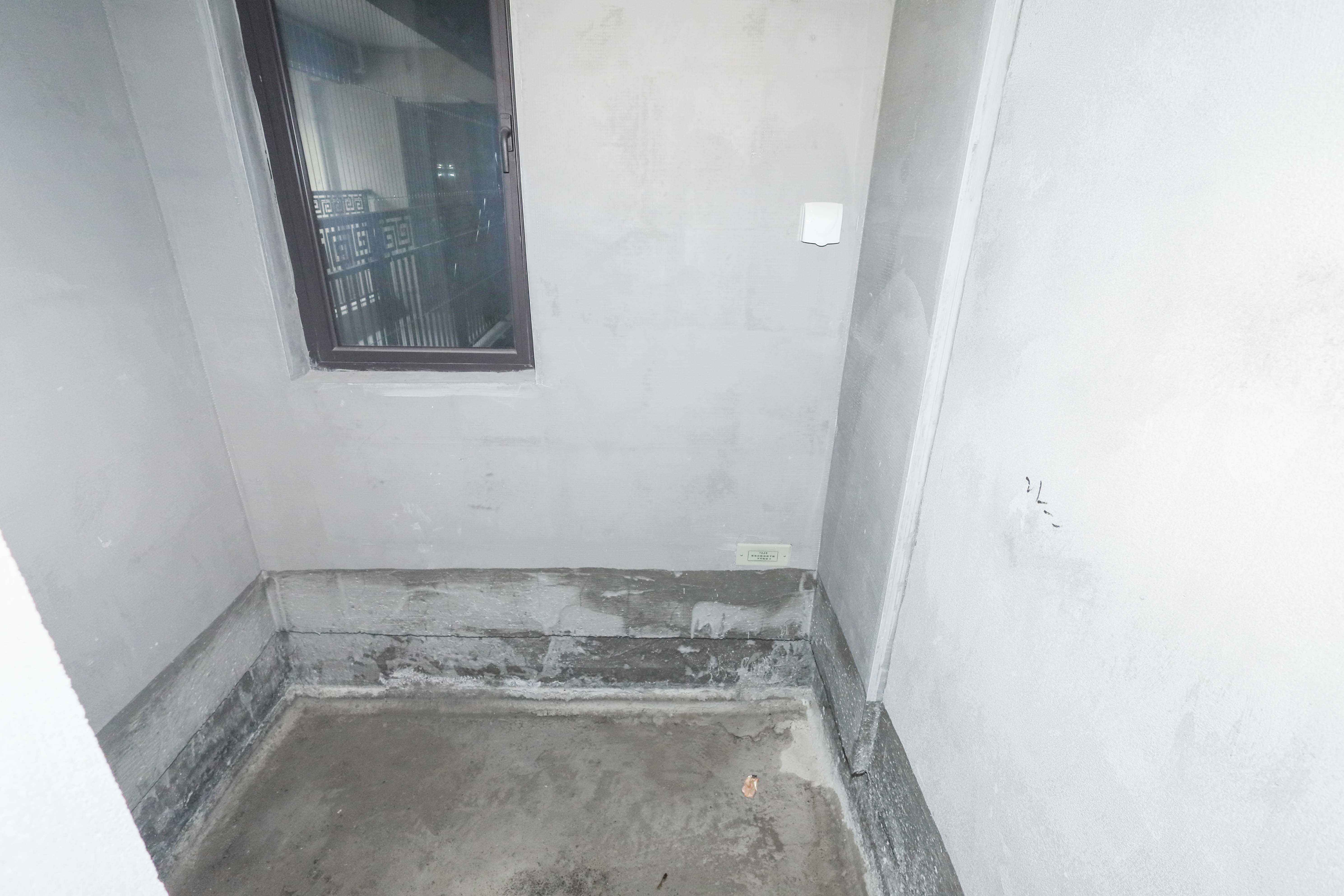 建发央著  4室2厅2卫   180.00万卫生间