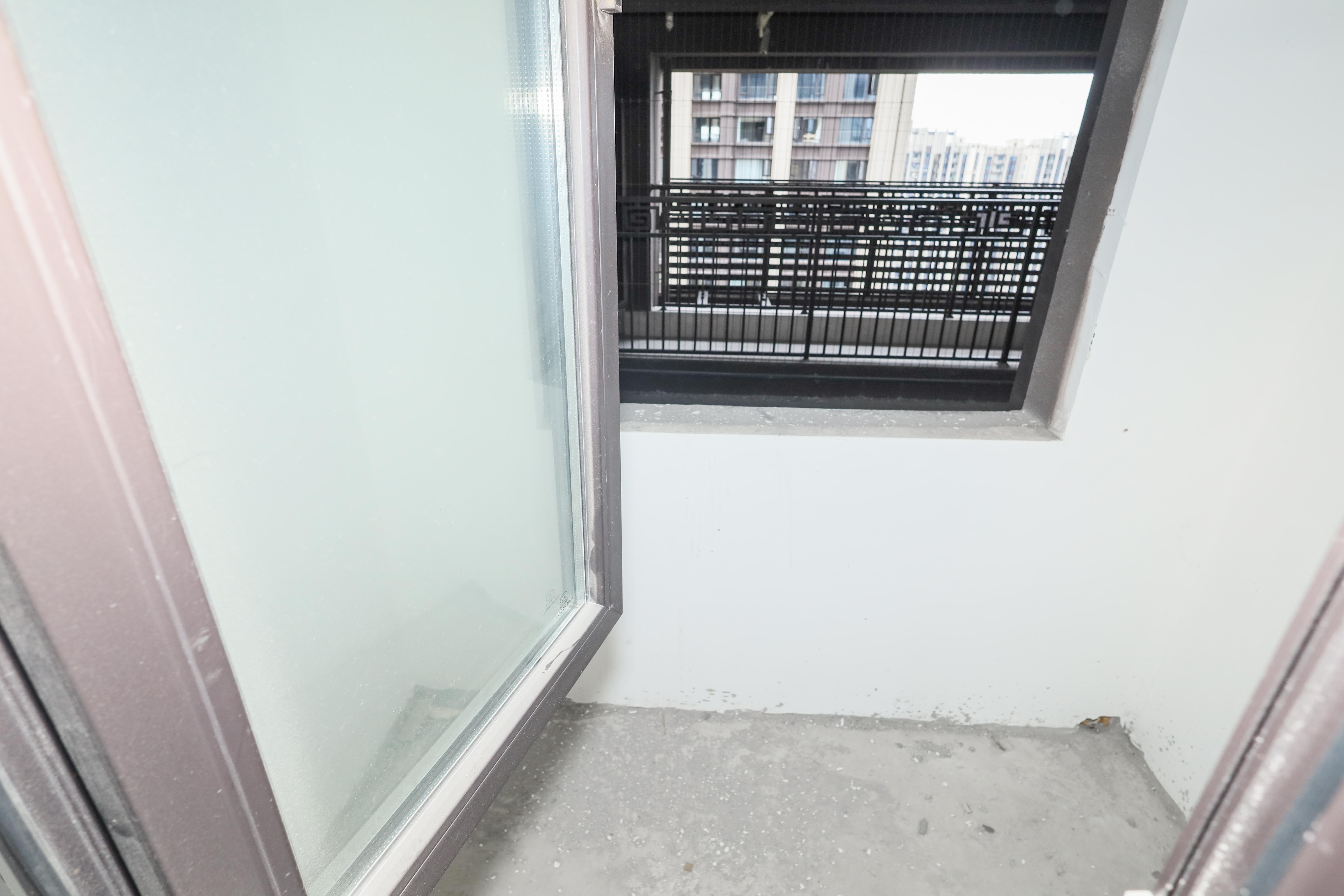 建发央著  4室2厅2卫   180.00万卫生间