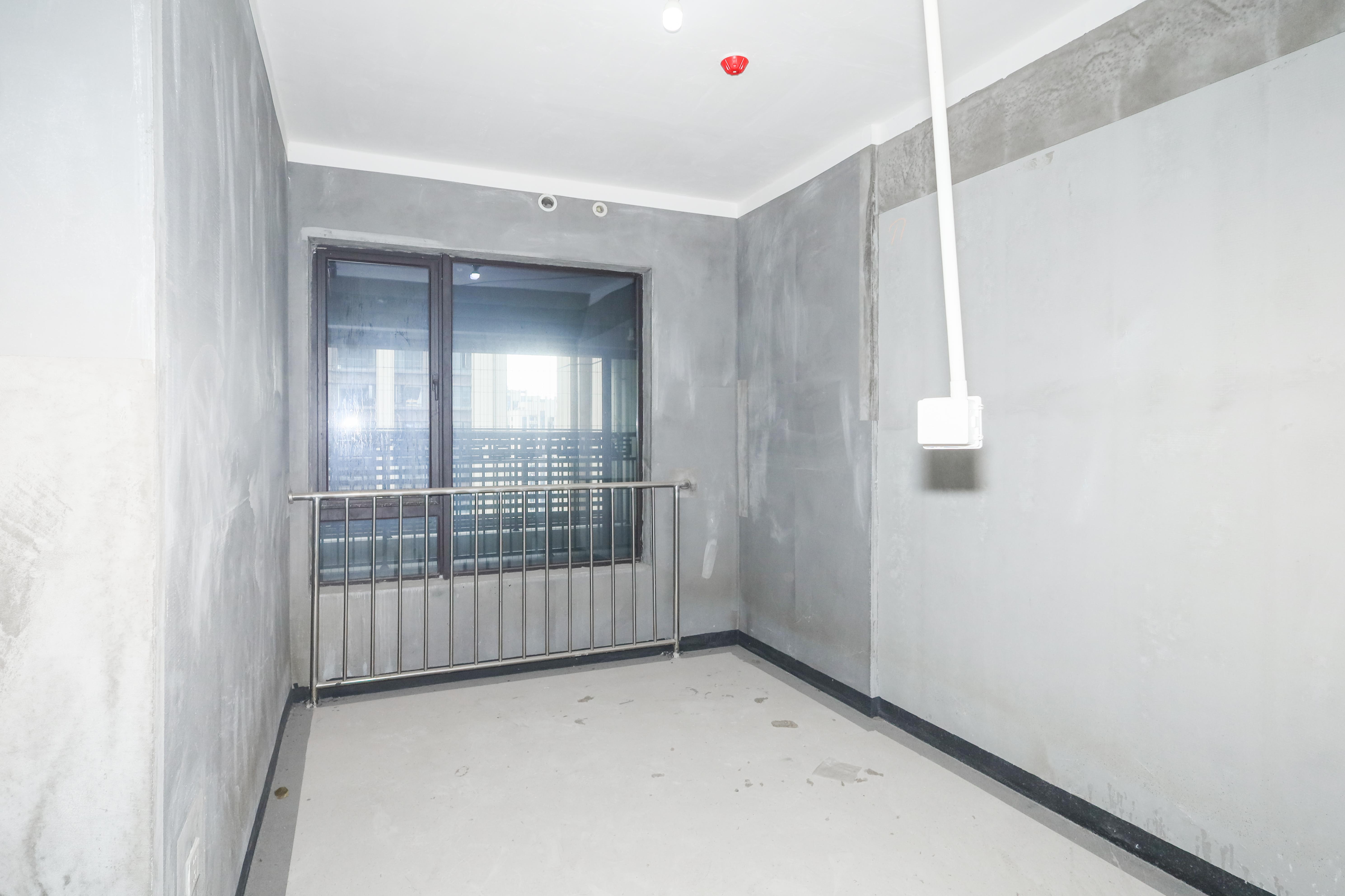建发央著  4室2厅2卫   180.00万卧室