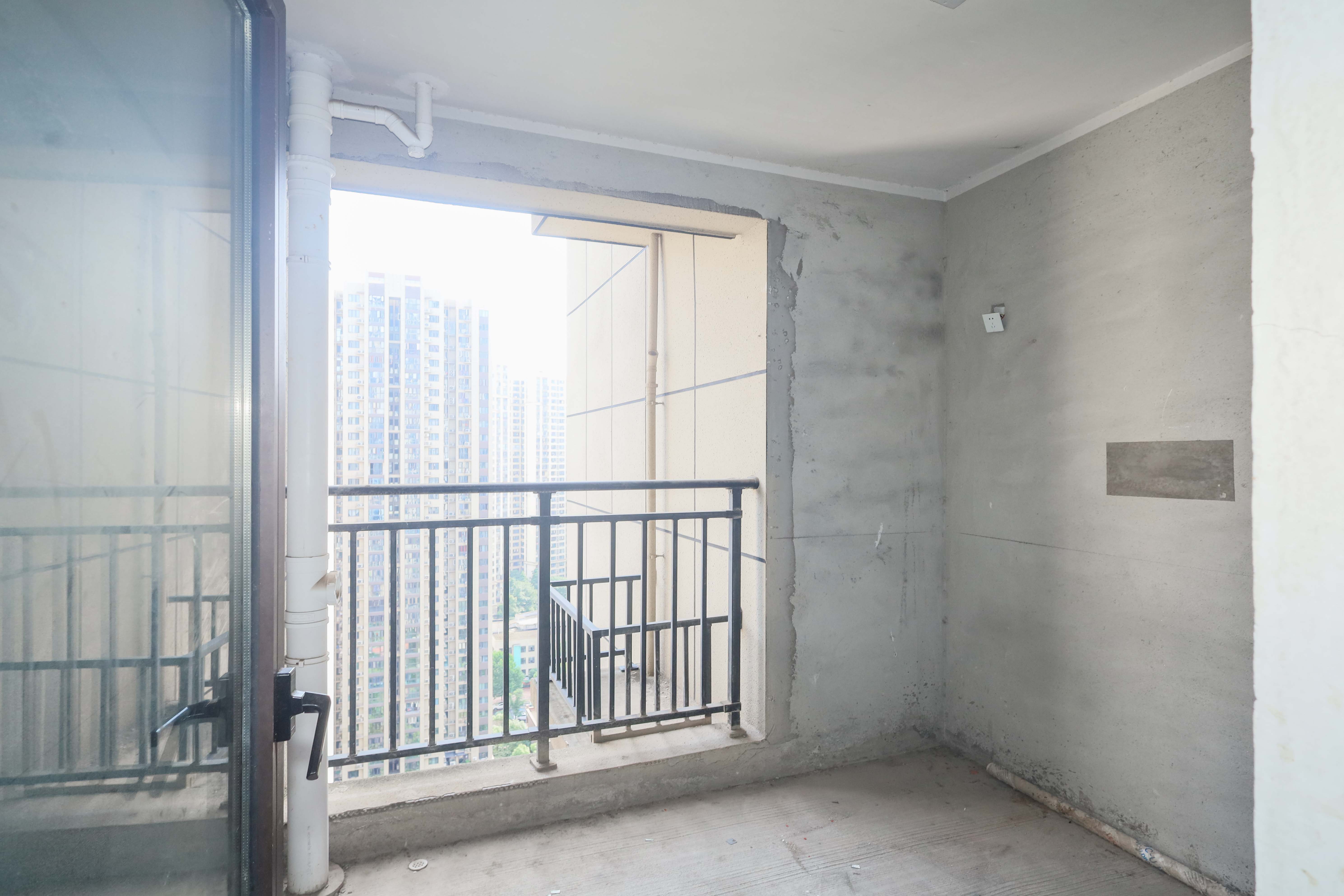 中国铁建梅溪青秀二期  4室2厅2卫   150.00万卧室