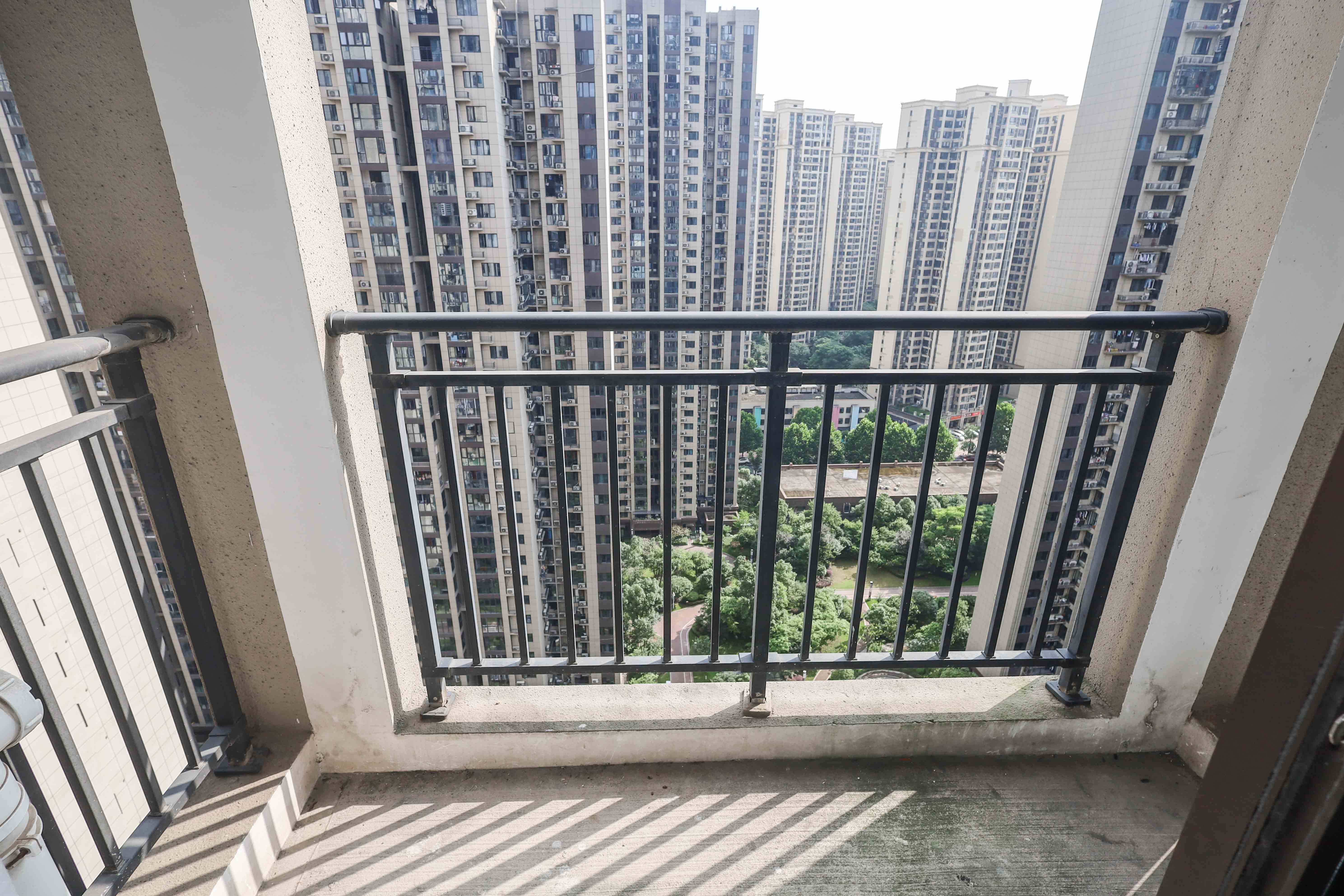 中国铁建梅溪青秀二期  4室2厅2卫   150.00万阳台