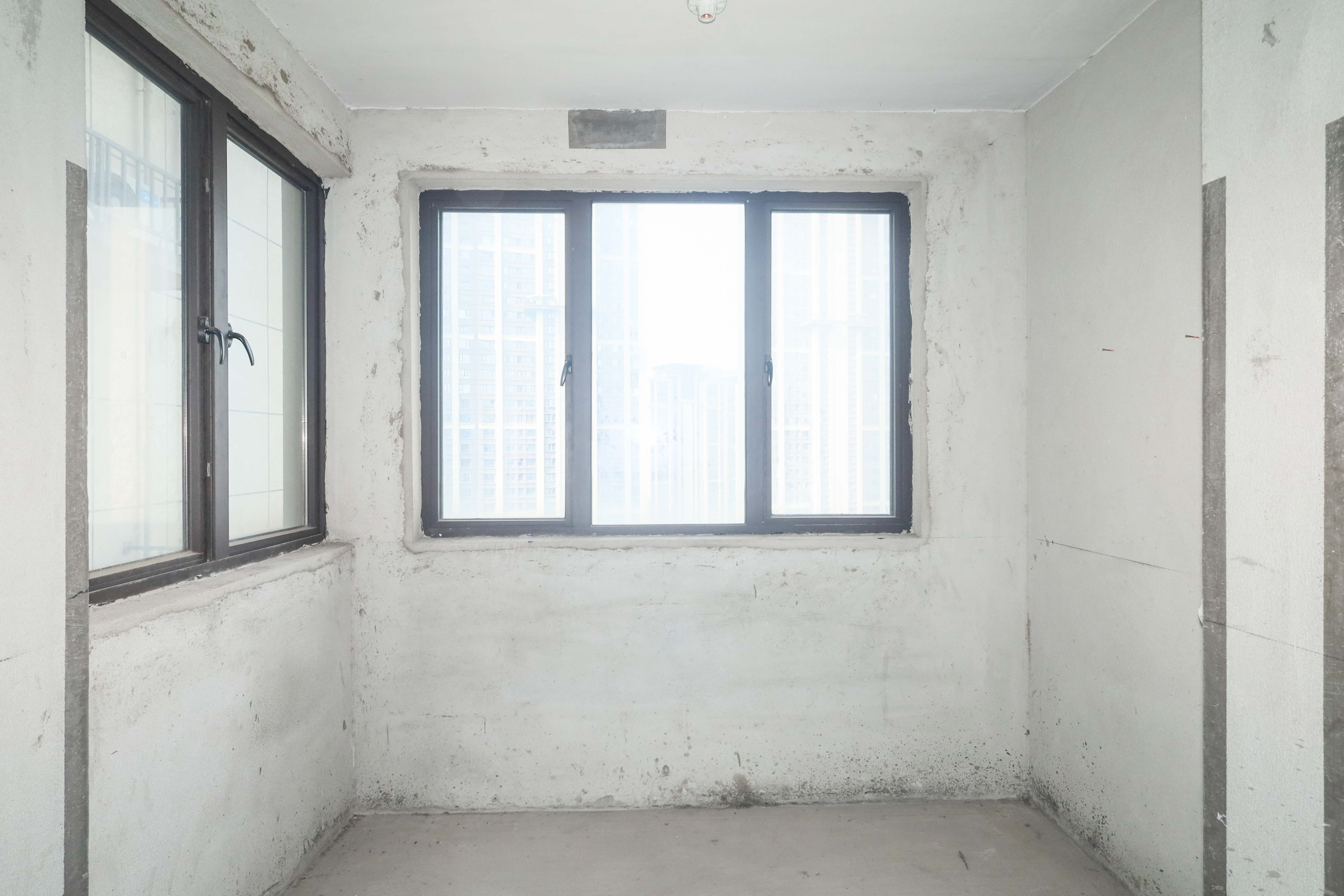 中国铁建梅溪青秀二期  4室2厅2卫   150.00万阳台