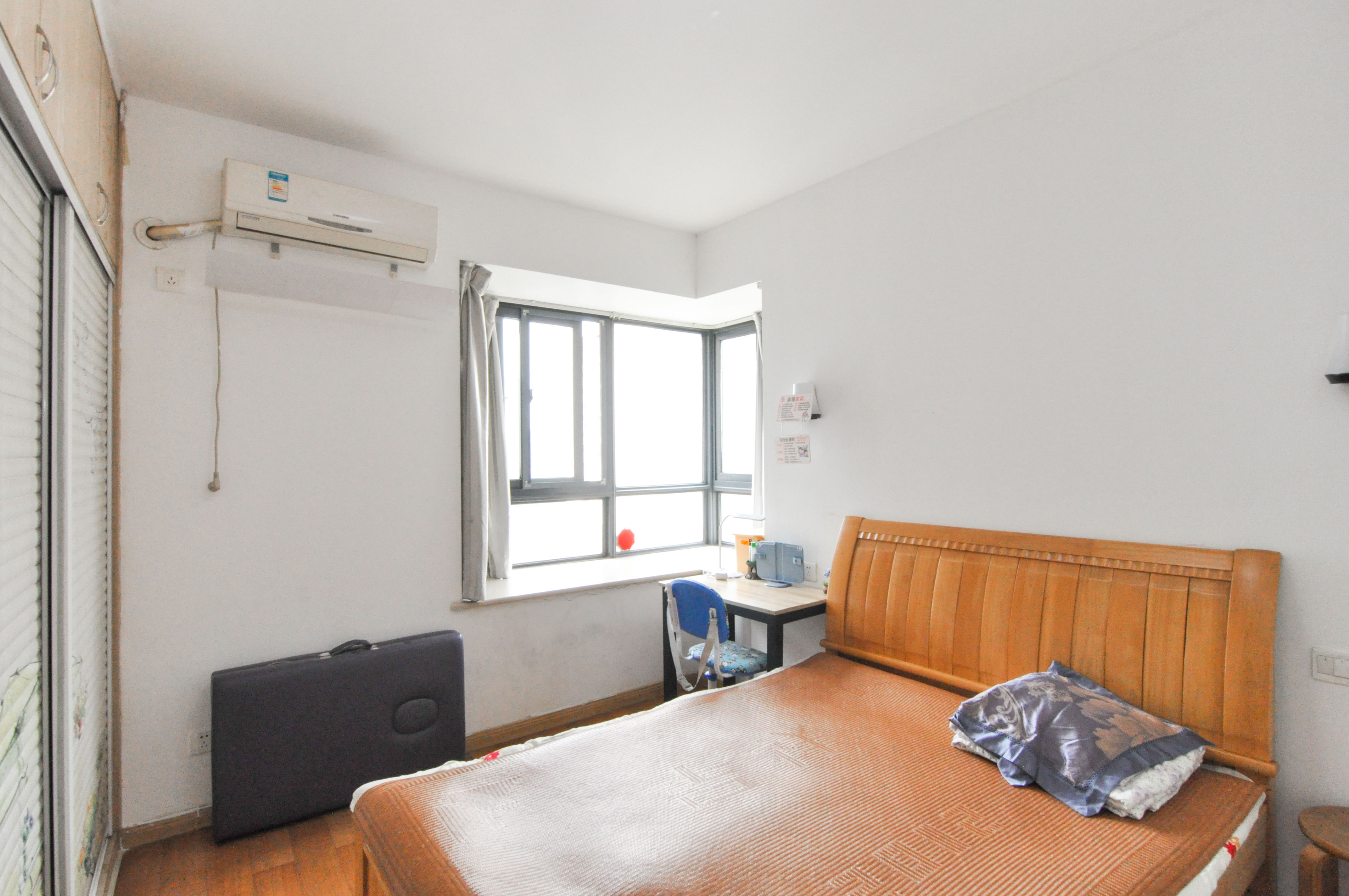 高鑫麓城 3室2厅2卫 119.8万 高鑫麓城 3室2厅2卫 119.8万卧室