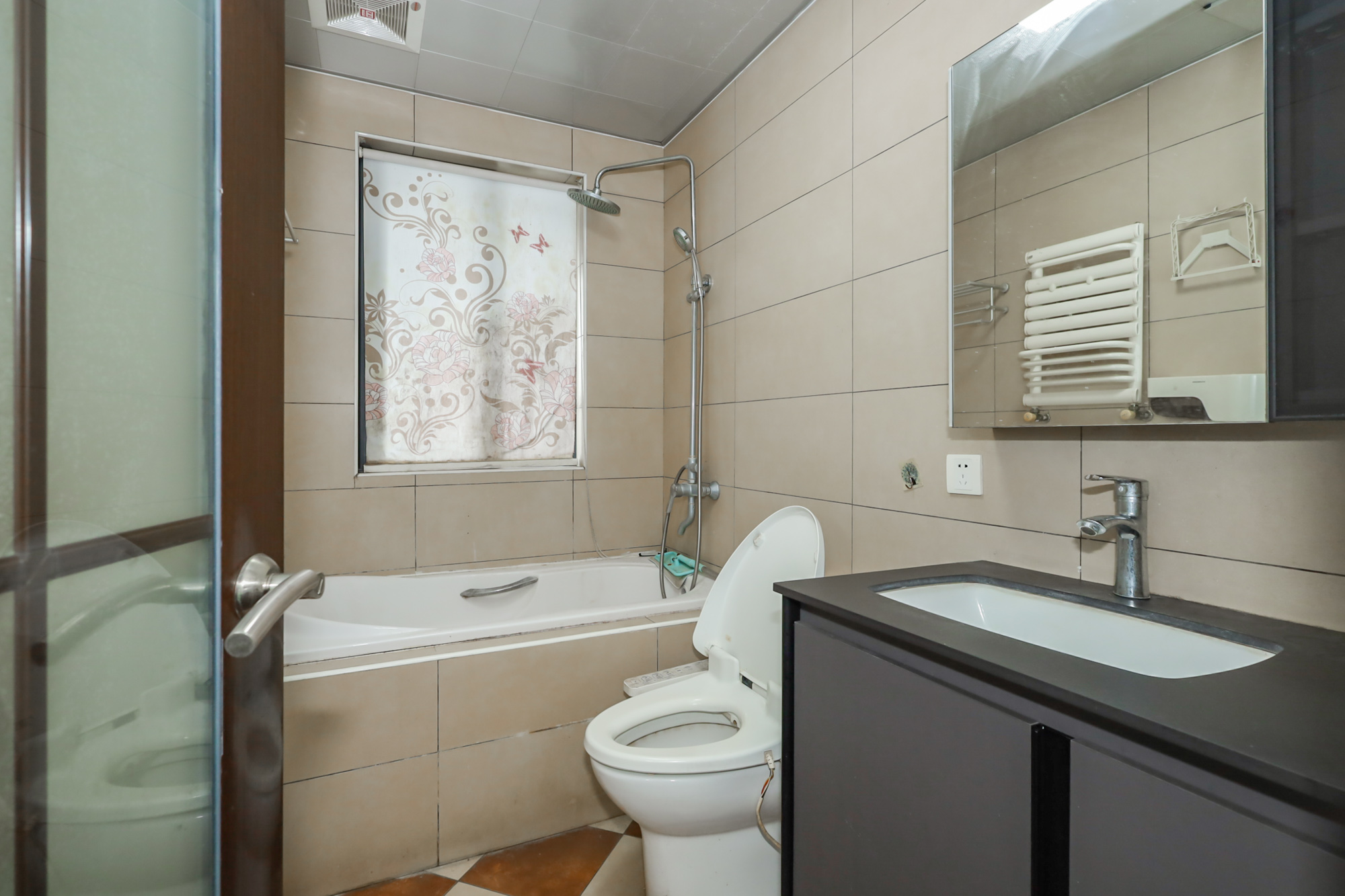 美林银谷  4室2厅2卫    120.0万 美林银谷  4室2厅2卫    120.0万卫生间