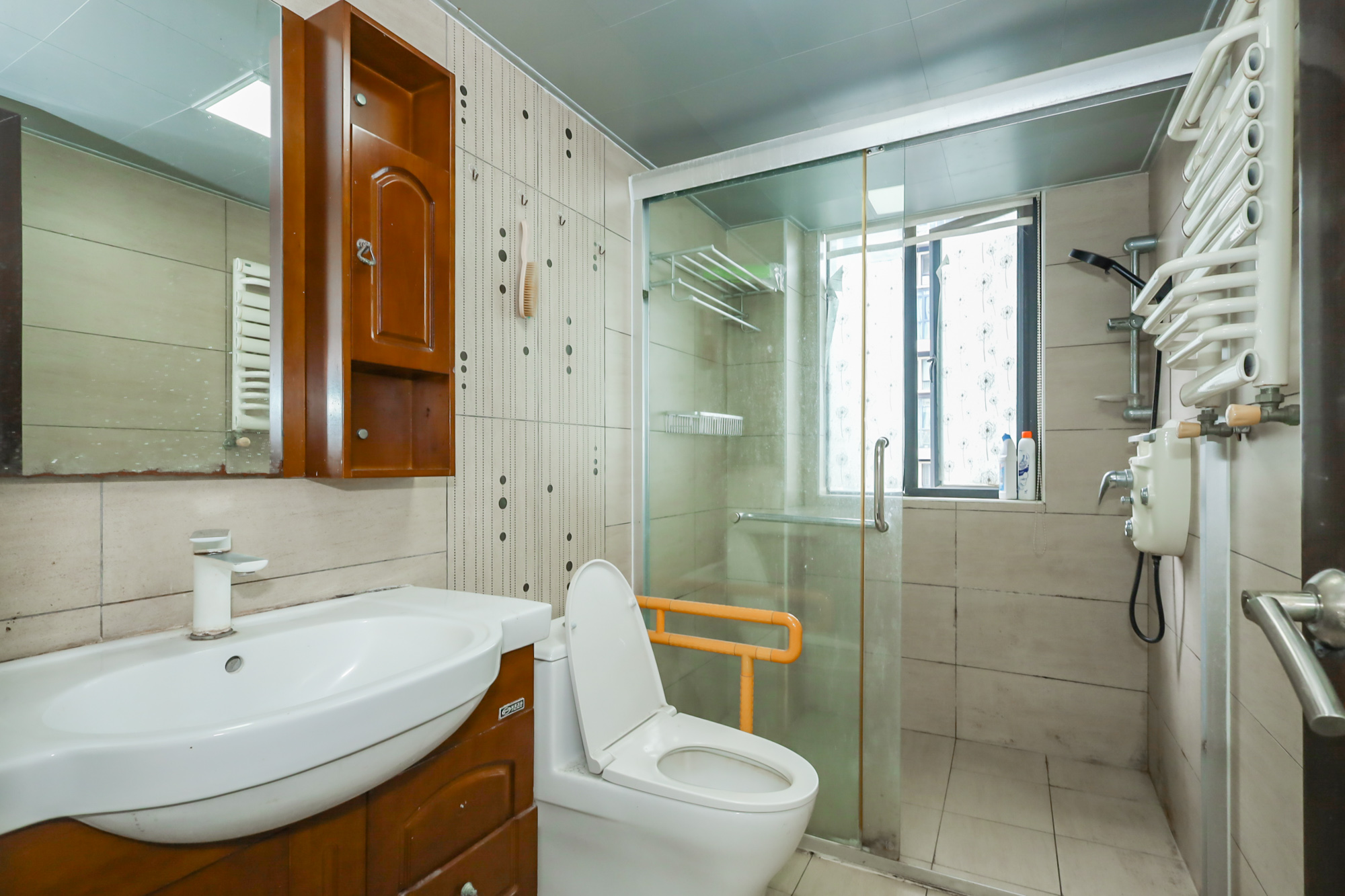 美林银谷  4室2厅2卫    120.0万 美林银谷  4室2厅2卫    120.0万卫生间