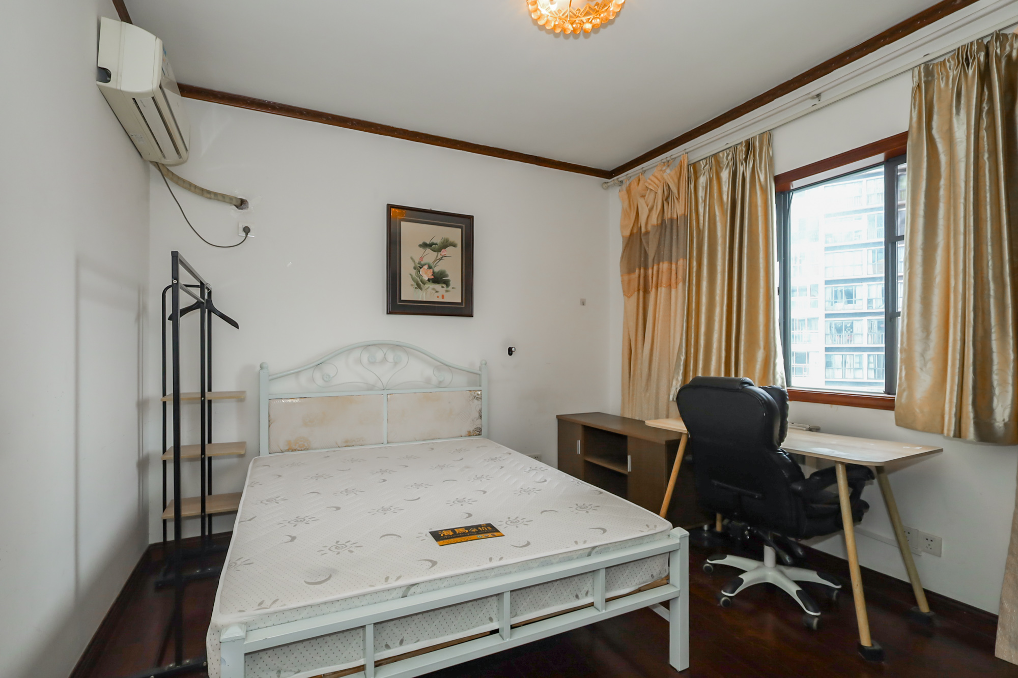 美林银谷  4室2厅2卫    120.0万卧室