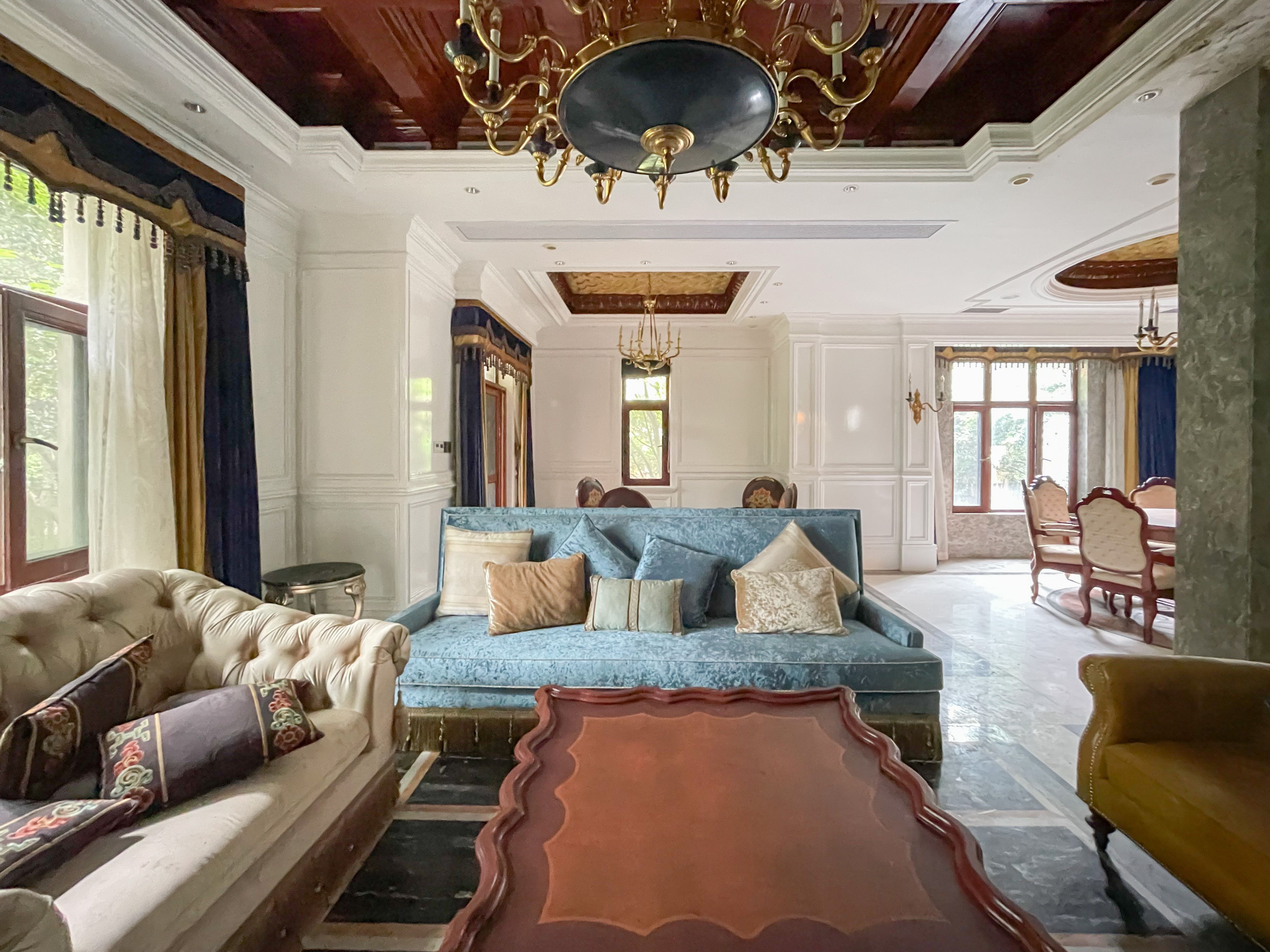 爵世名邸  6室3厅5卫    1100.0万 爵世名邸  6室3厅5卫    1100.0万客厅