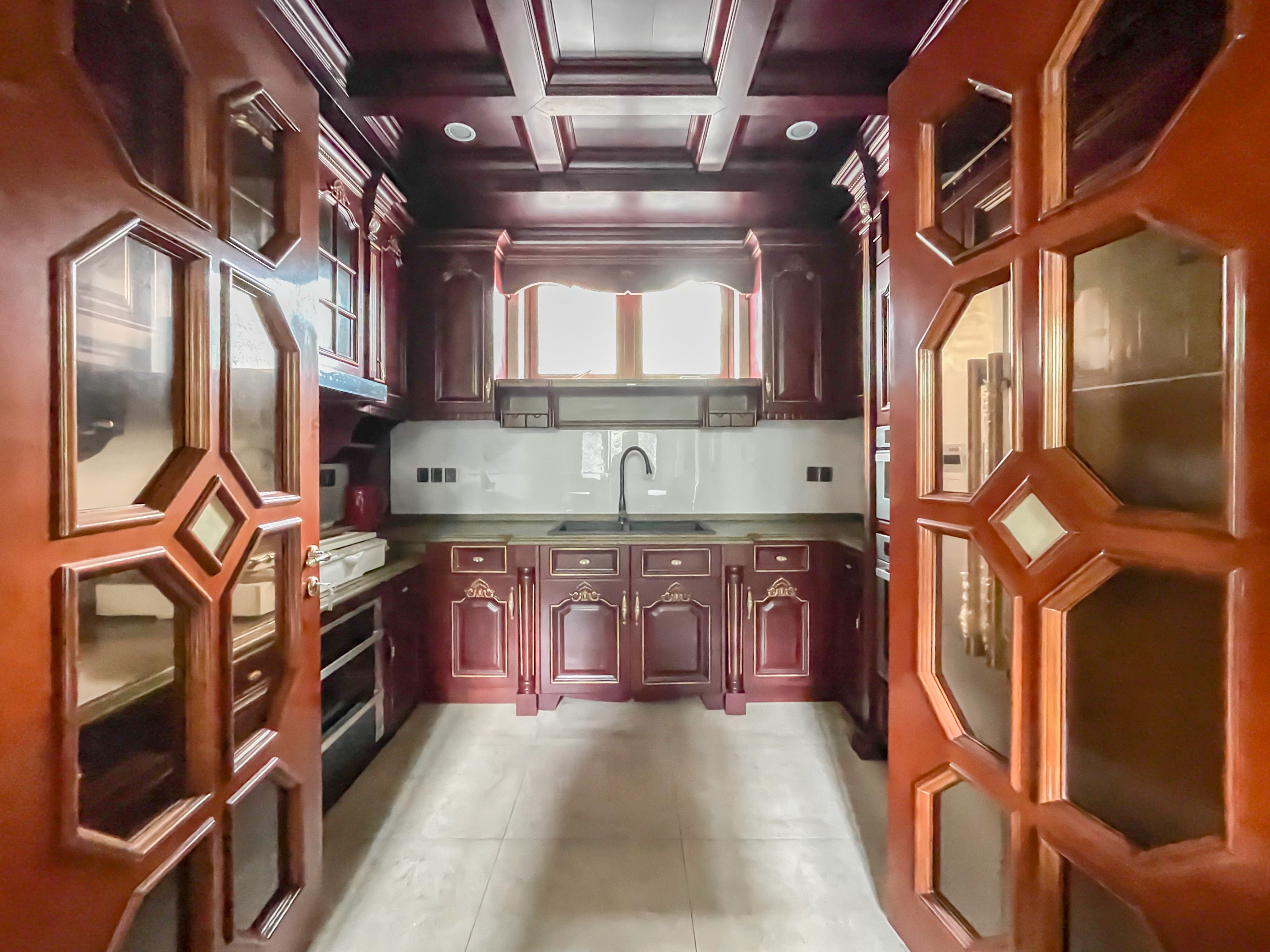 爵世名邸  6室3厅5卫    1100.0万 爵世名邸  6室3厅5卫    1100.0万厨房