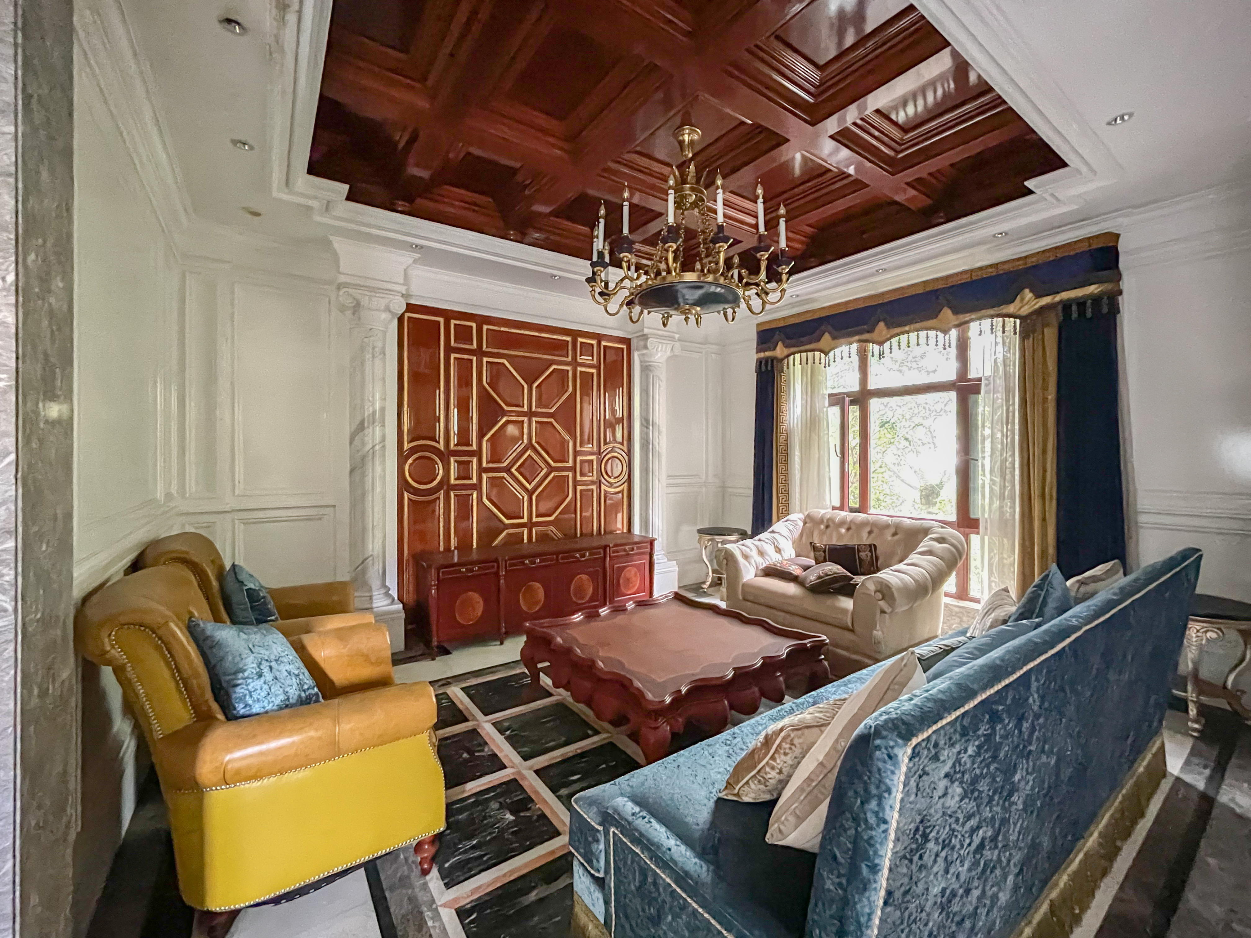 爵世名邸  6室3厅5卫    1100.0万 爵世名邸  6室3厅5卫    1100.0万客厅