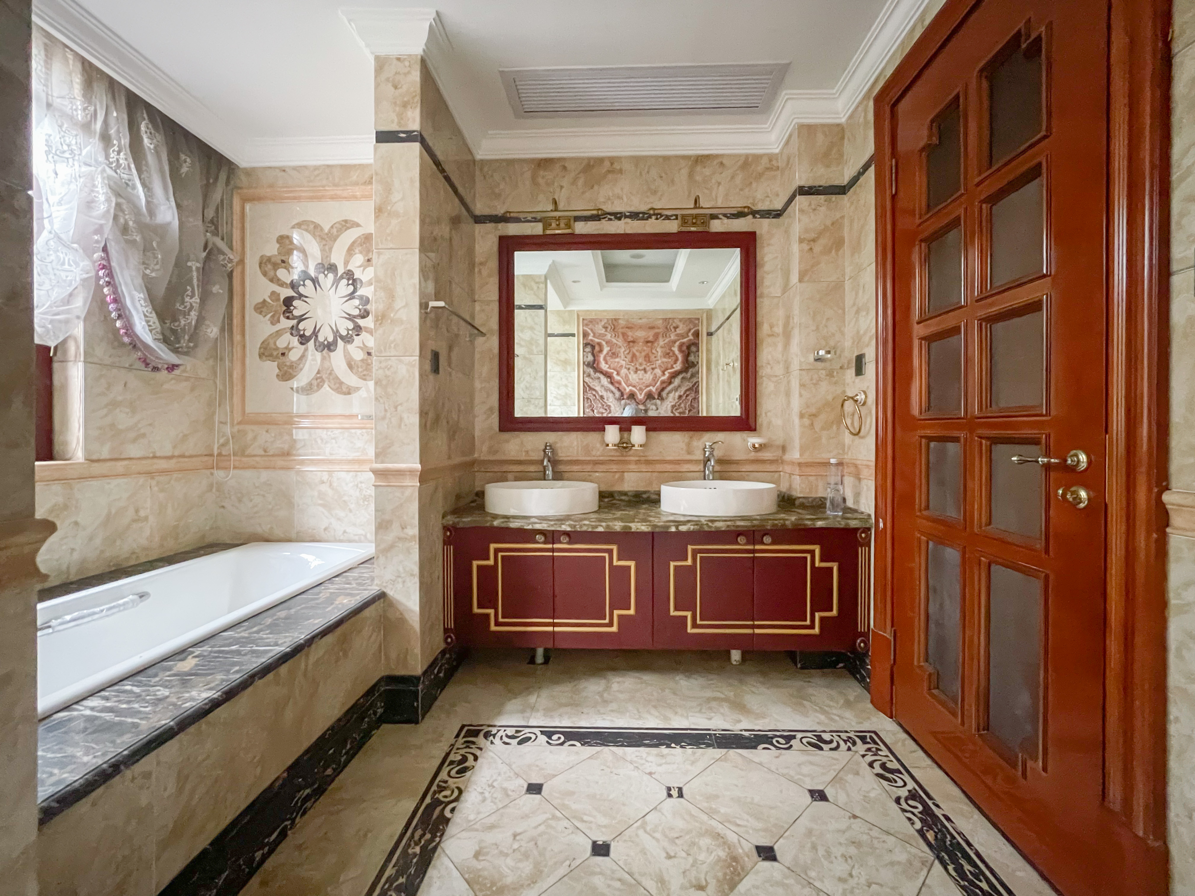 爵世名邸  6室3厅5卫    1100.0万 爵世名邸  6室3厅5卫    1100.0万卫生间