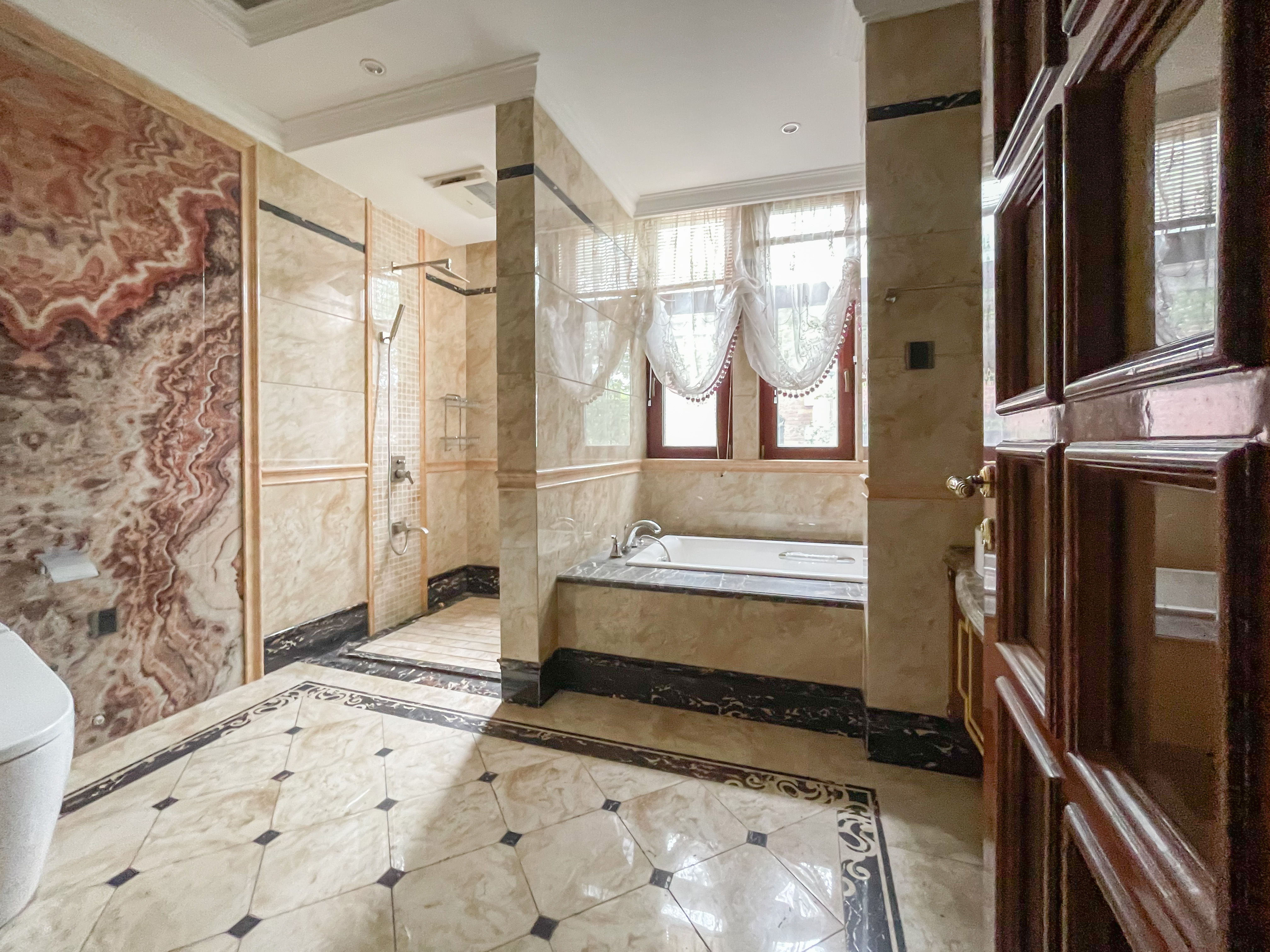 爵世名邸  6室3厅5卫    1100.0万 爵世名邸  6室3厅5卫    1100.0万卫生间