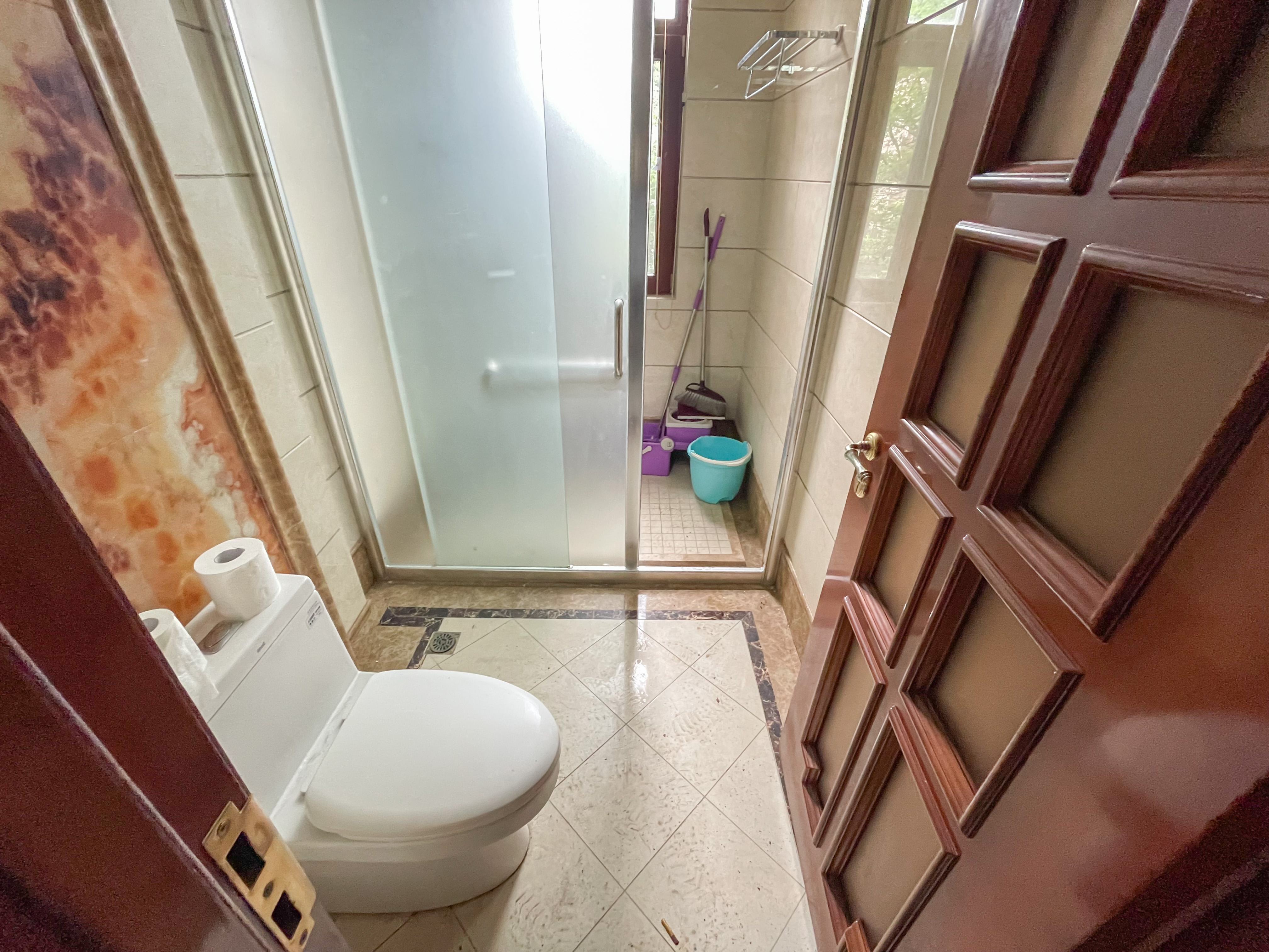 爵世名邸  6室3厅5卫    1100.0万 爵世名邸  6室3厅5卫    1100.0万卫生间