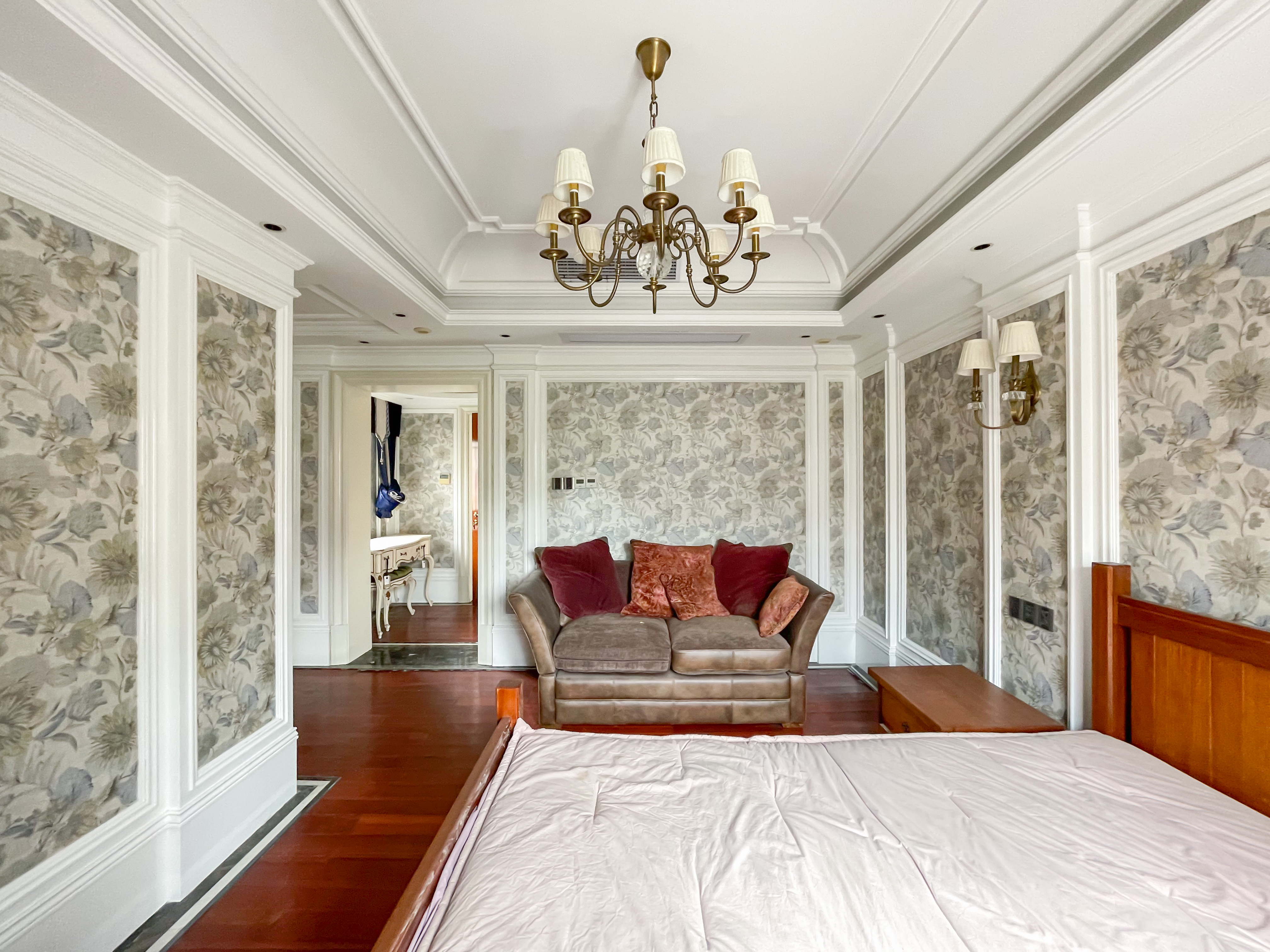 爵世名邸  6室3厅5卫    1100.0万 爵世名邸  6室3厅5卫    1100.0万卧室