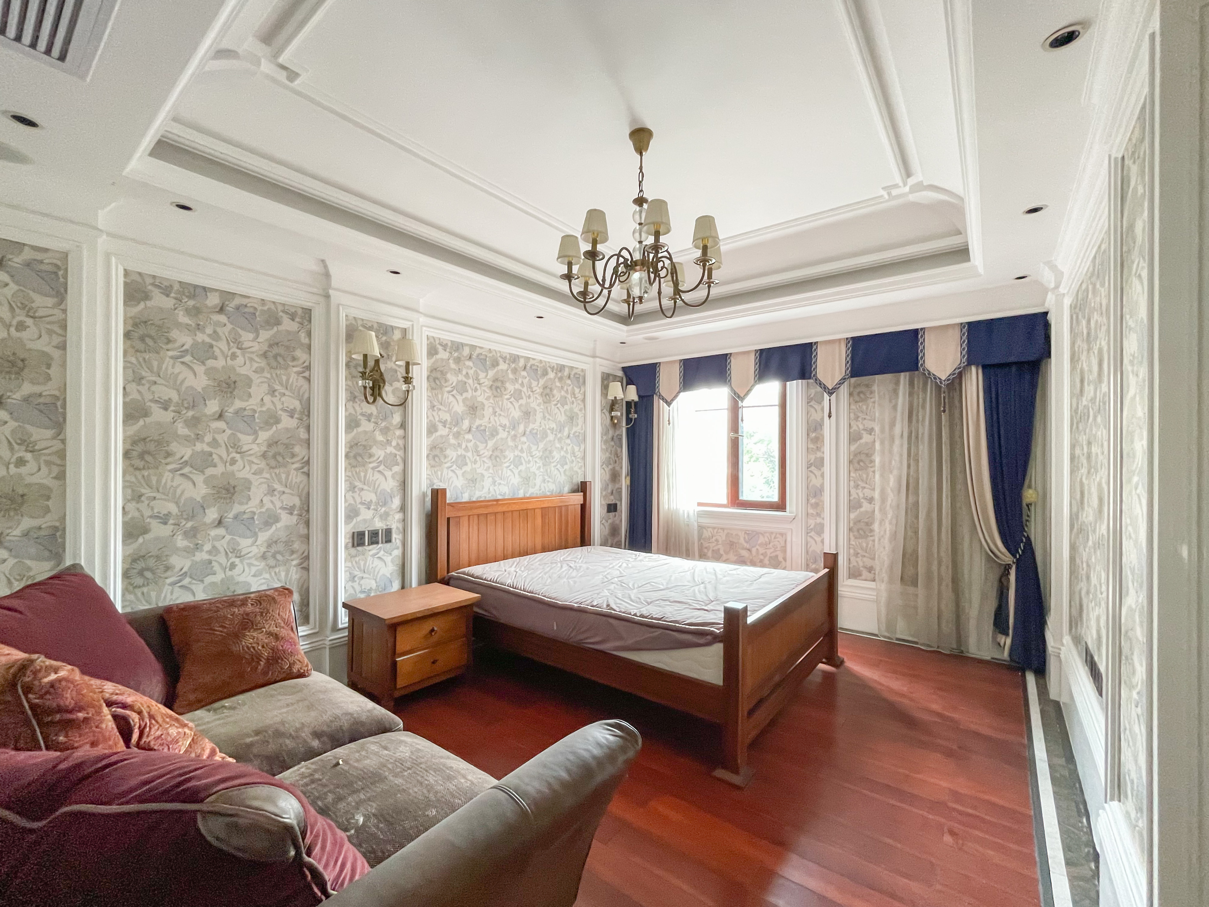 爵世名邸  6室3厅5卫    1100.0万 爵世名邸  6室3厅5卫    1100.0万卧室