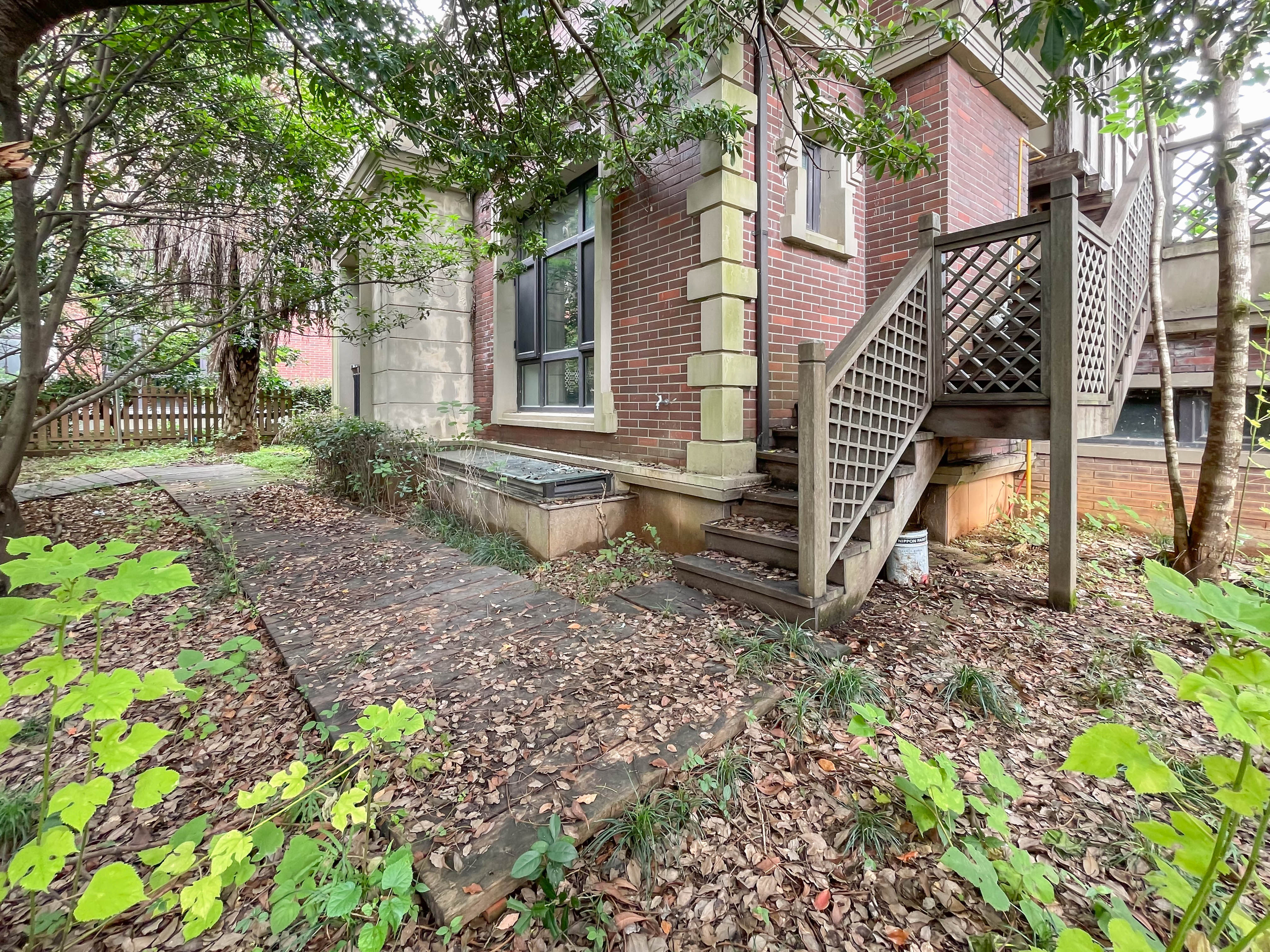 爵世名邸  6室3厅5卫    1100.0万 爵世名邸  6室3厅5卫    1100.0万阳台