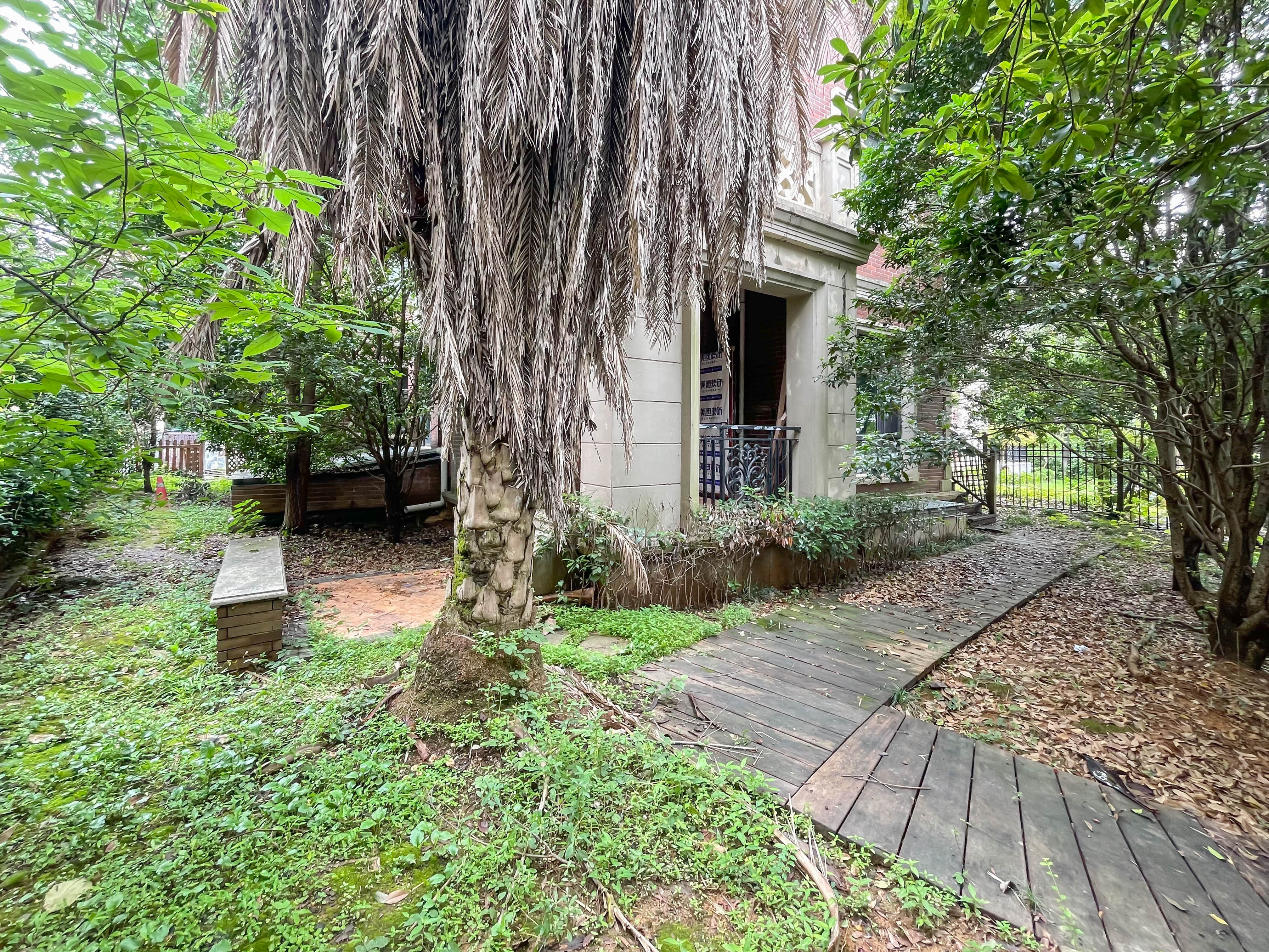 爵世名邸  6室3厅5卫    1100.0万 爵世名邸  6室3厅5卫    1100.0万阳台