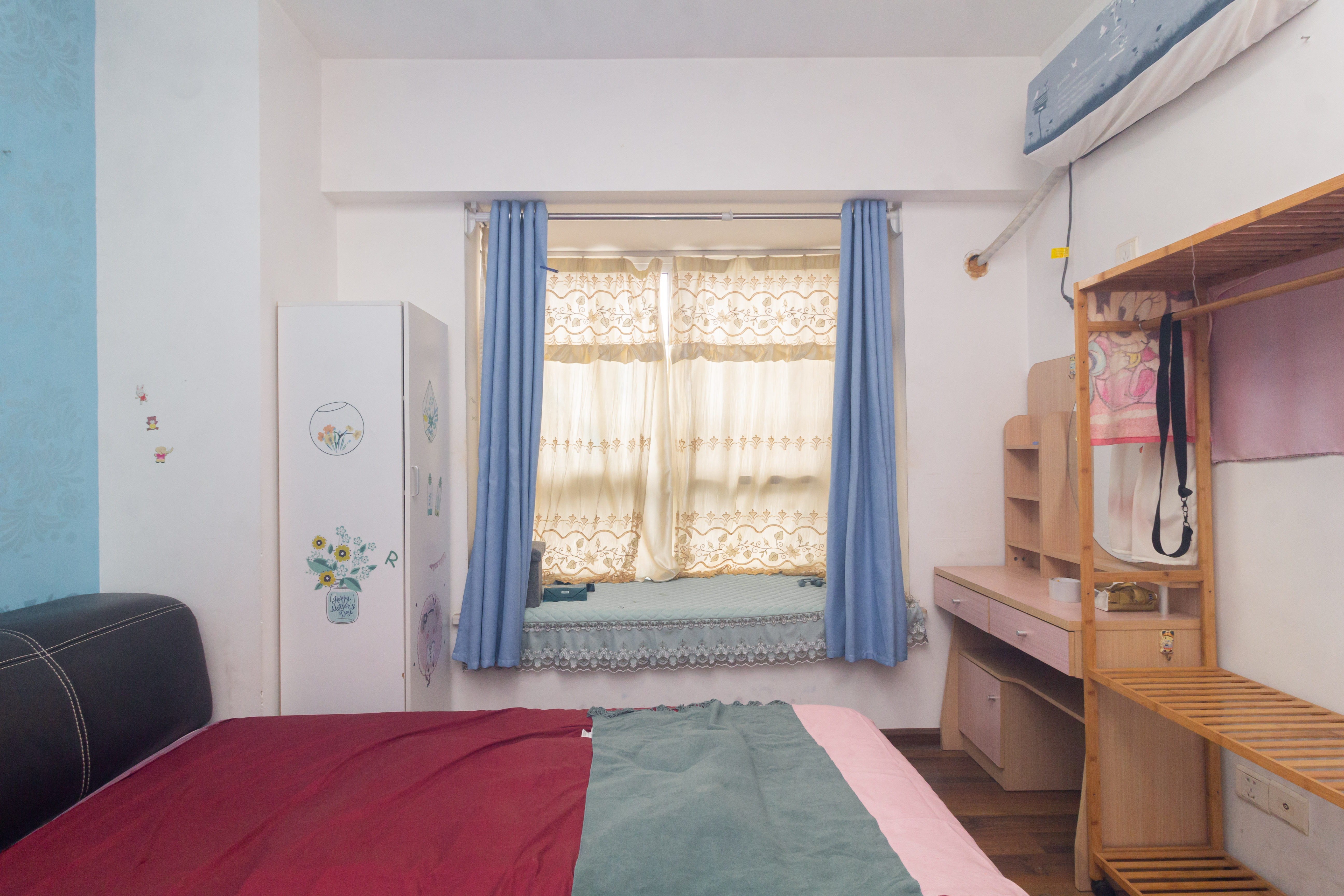 未来蜂巢  3室2厅1卫    52.8万卧室