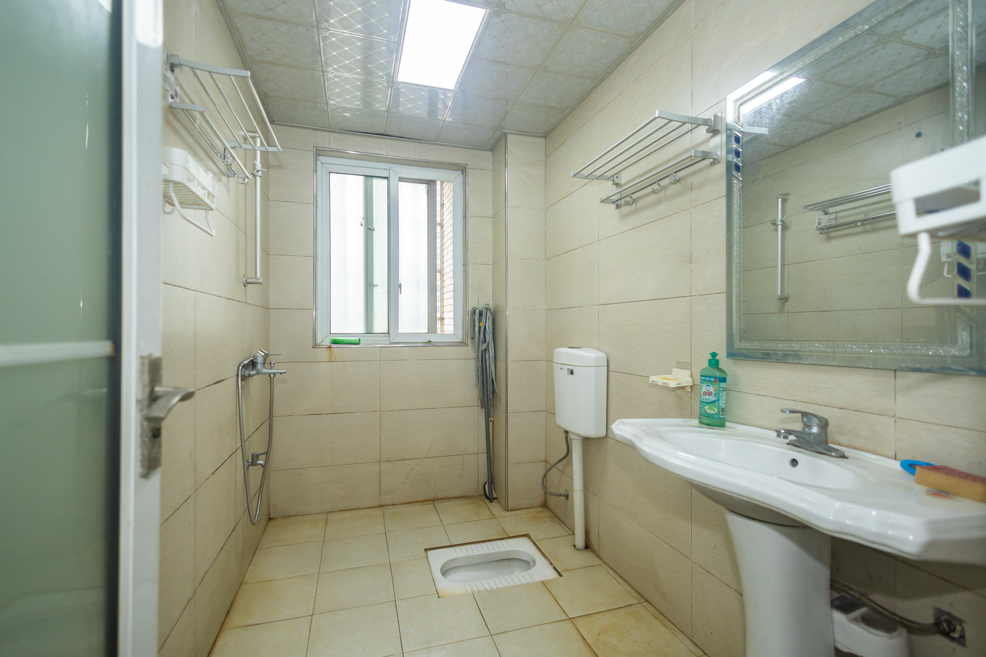 楚天世纪城东苑 3室2厅2卫 83.0万 楚天世纪城东苑 3室2厅2卫 83.0万卫生间