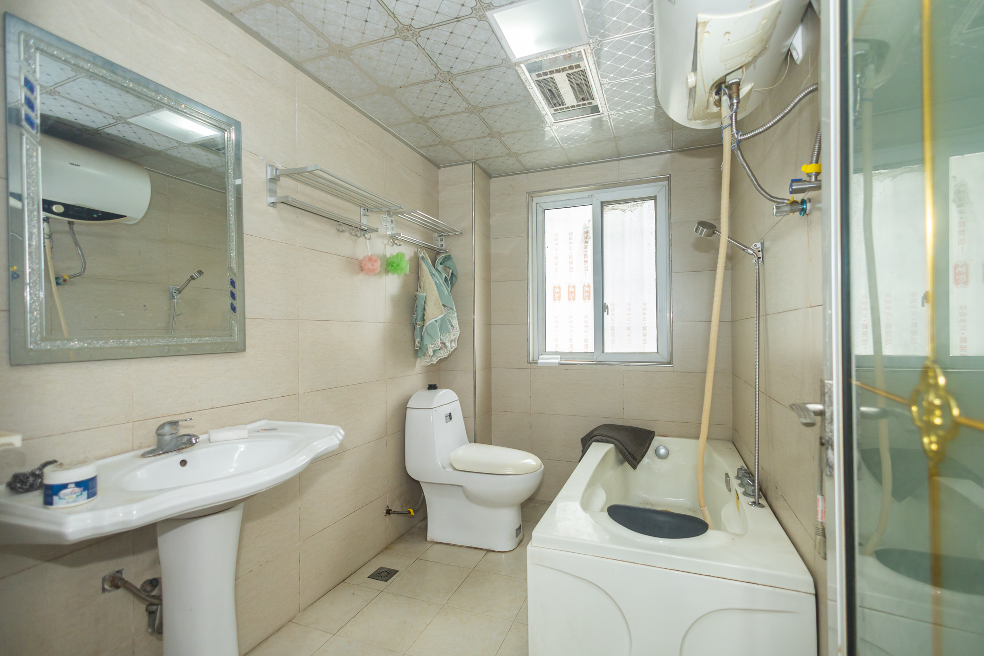 楚天世纪城东苑 3室2厅2卫 83.0万 楚天世纪城东苑 3室2厅2卫 83.0万卫生间