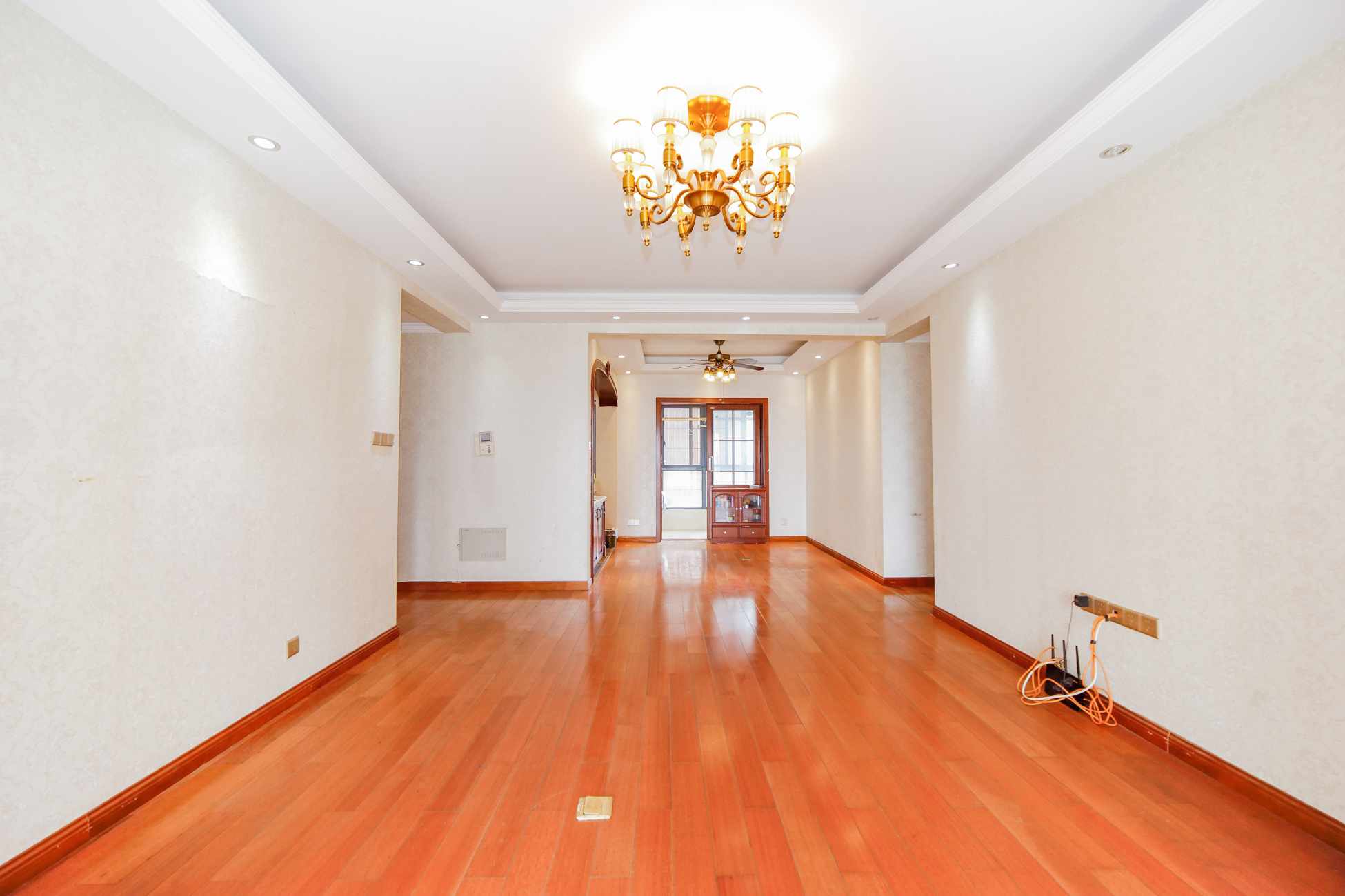 上海城小区  4室2厅1卫    110.0万 上海城小区  4室2厅1卫    110.0万客厅