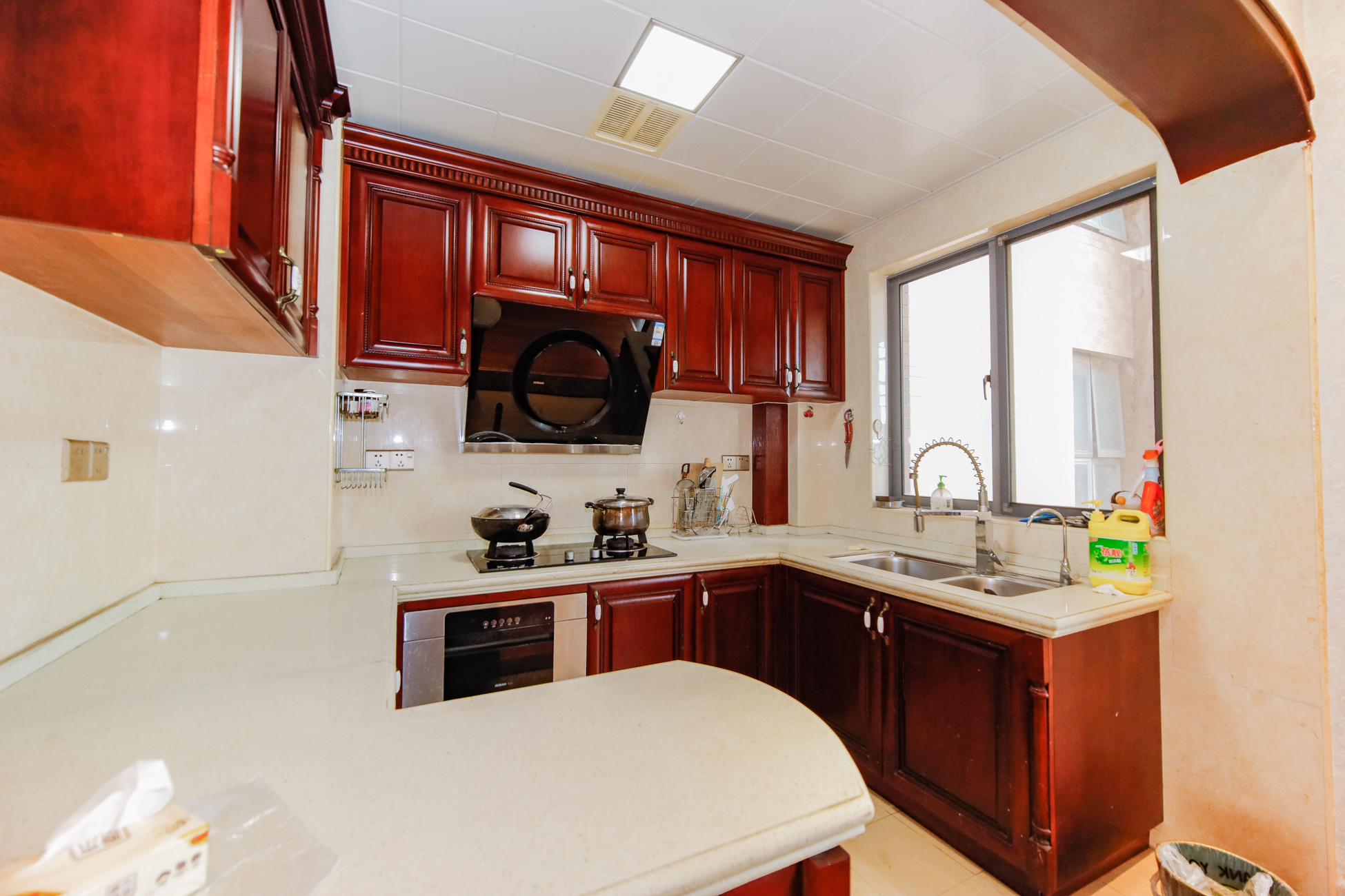 上海城小区  4室2厅1卫    110.0万 上海城小区  4室2厅1卫    110.0万厨房