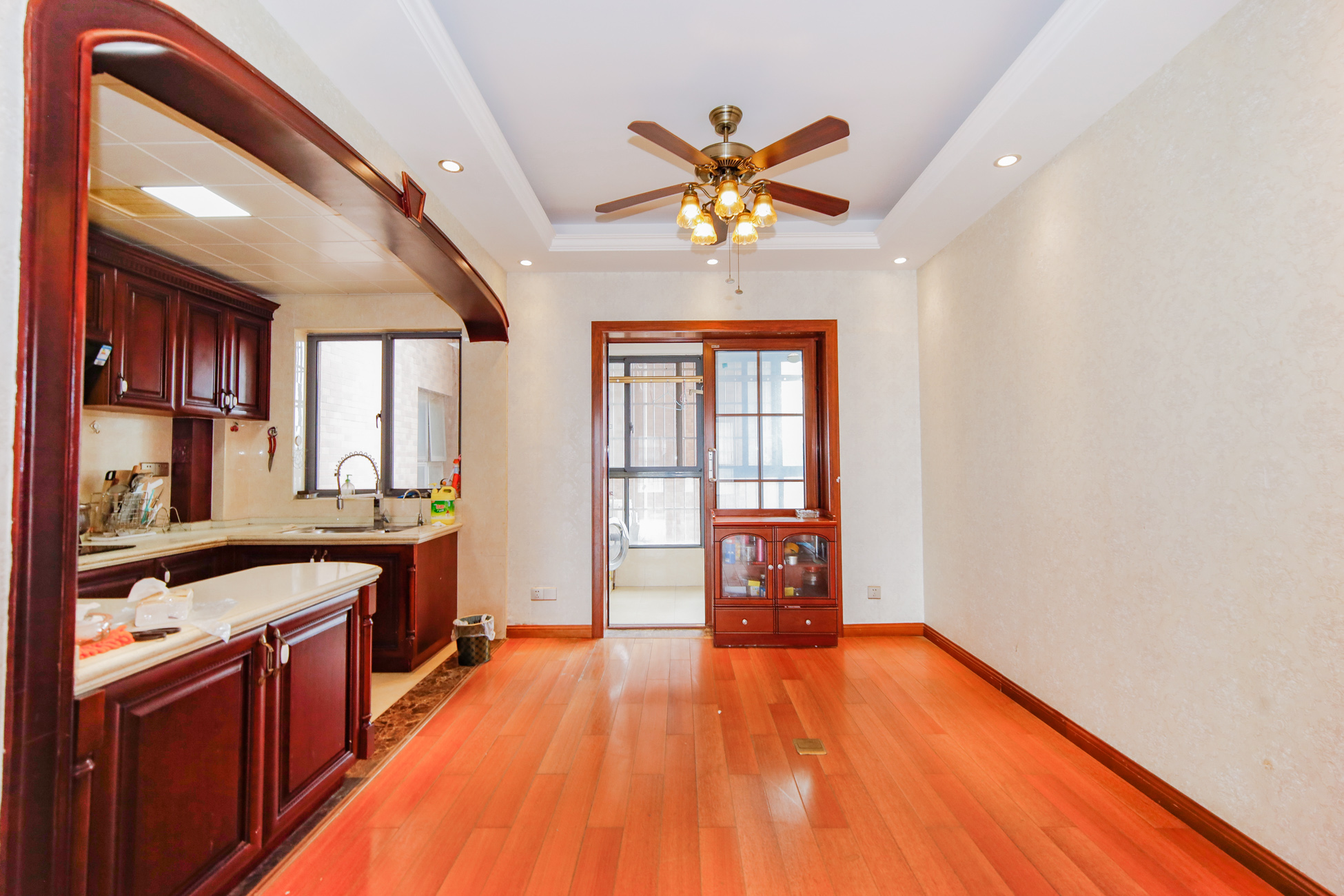 上海城小区  4室2厅1卫    110.0万 上海城小区  4室2厅1卫    110.0万客厅