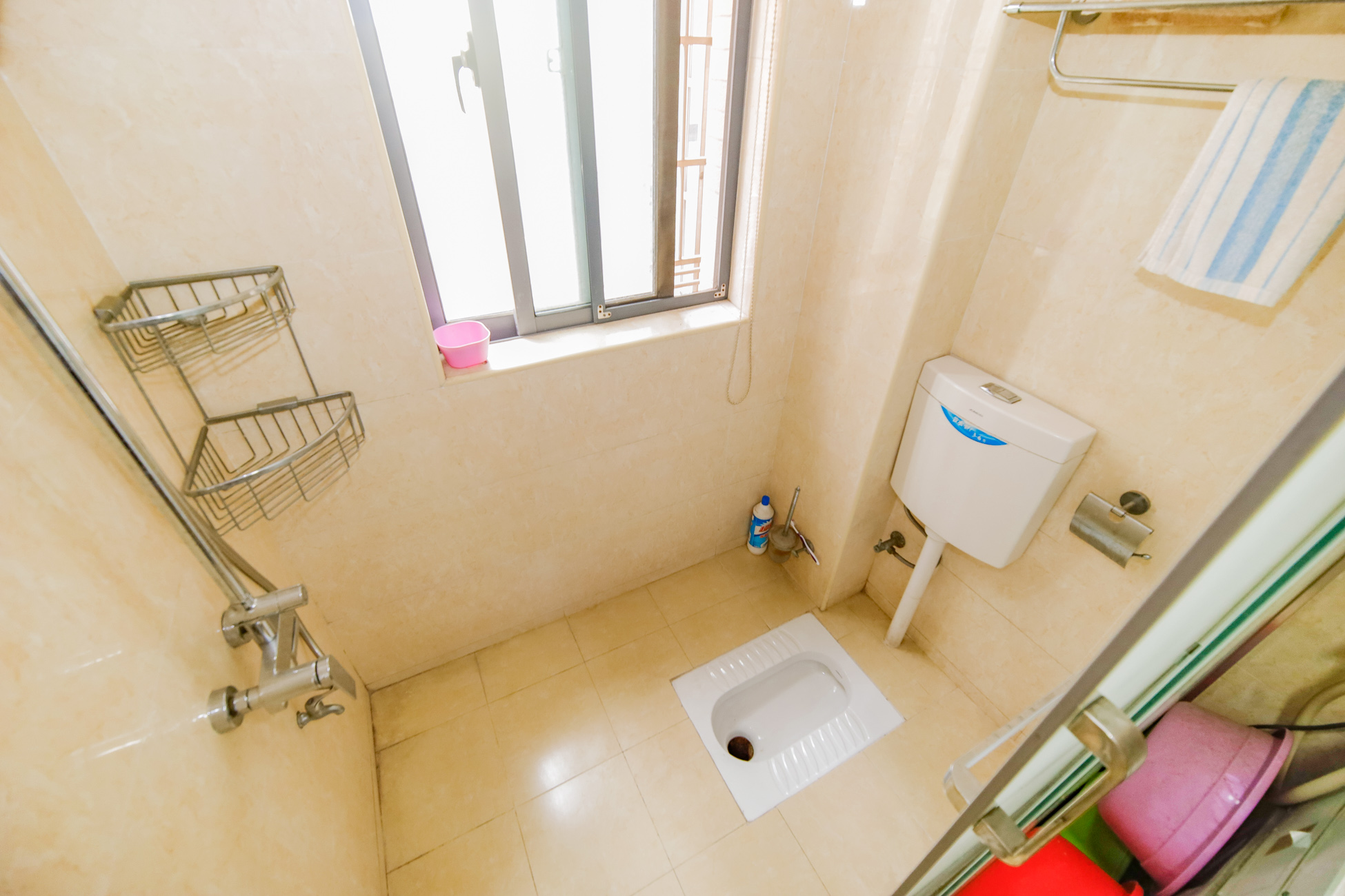 上海城小区  4室2厅1卫    110.0万 上海城小区  4室2厅1卫    110.0万卫生间