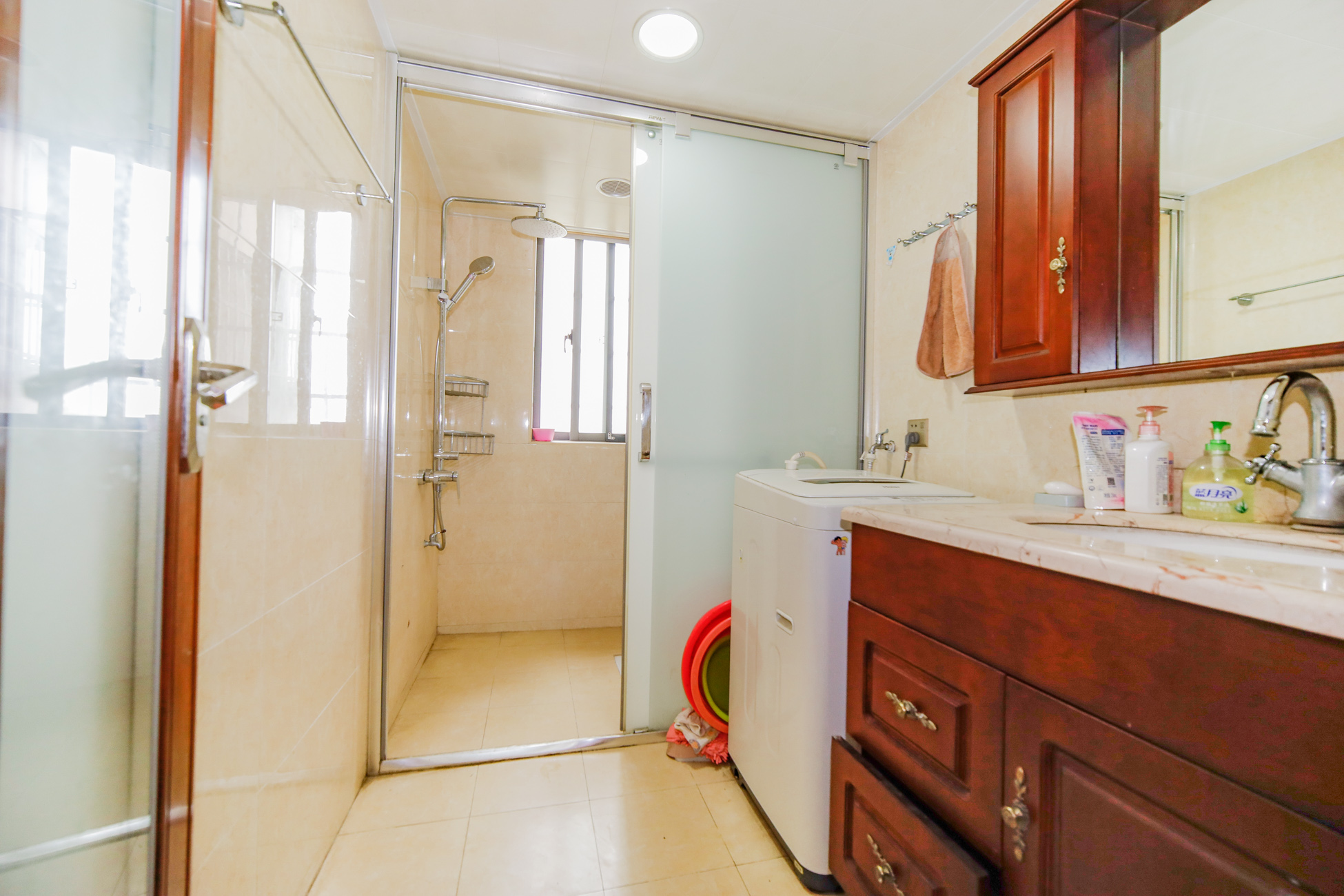 上海城小区  4室2厅1卫    110.0万 上海城小区  4室2厅1卫    110.0万卫生间