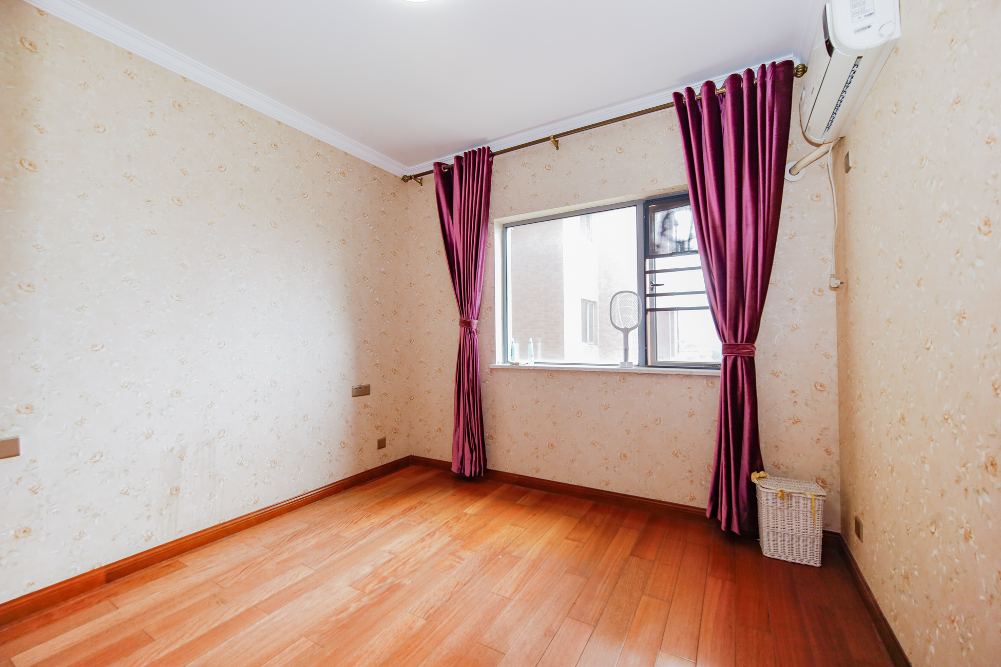 上海城小区  4室2厅1卫    110.0万 上海城小区  4室2厅1卫    110.0万卧室