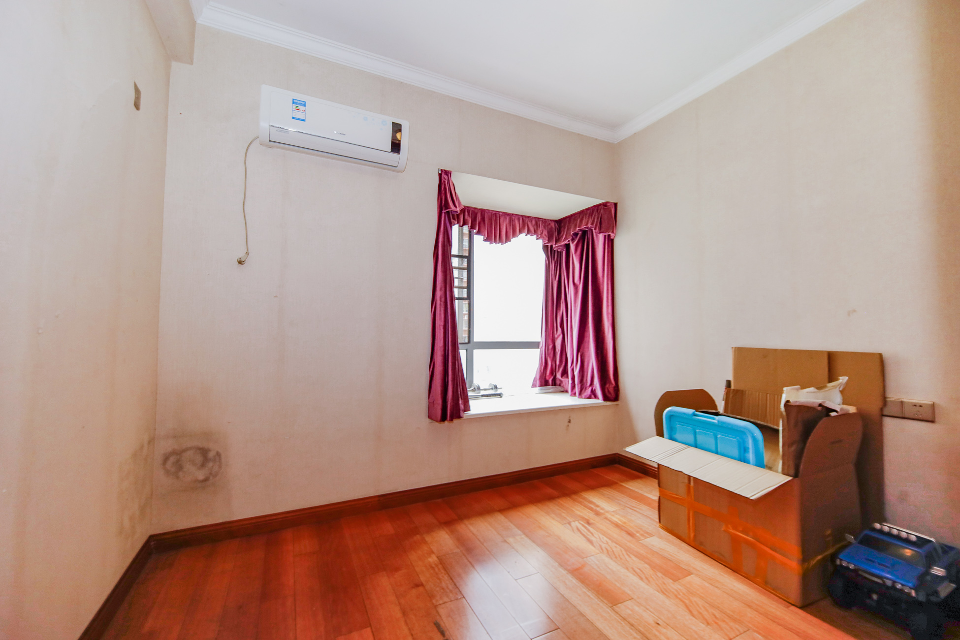 上海城小区  4室2厅1卫    110.0万 上海城小区  4室2厅1卫    110.0万卧室