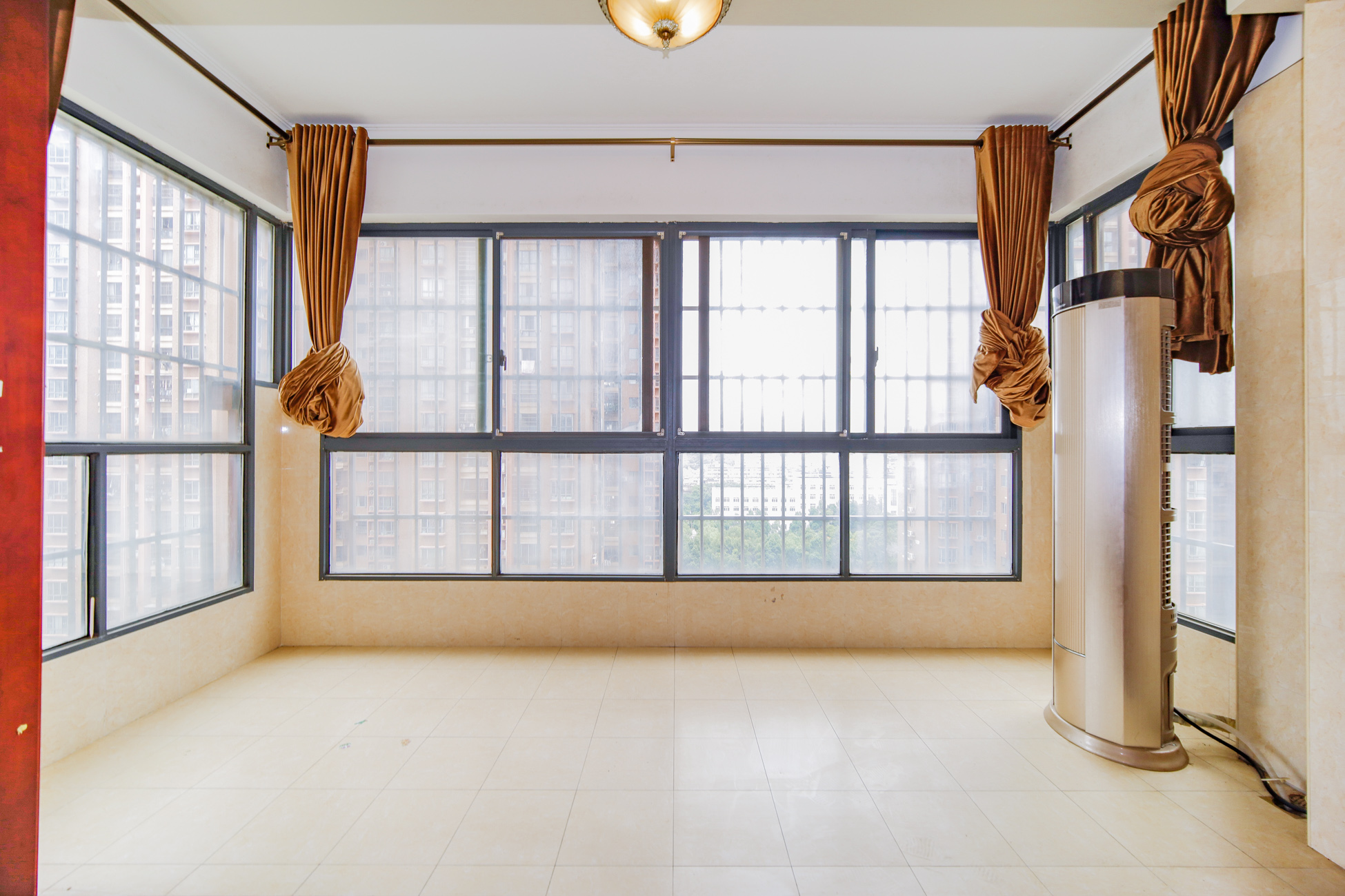 上海城小区  4室2厅1卫    110.0万 上海城小区  4室2厅1卫    110.0万阳台