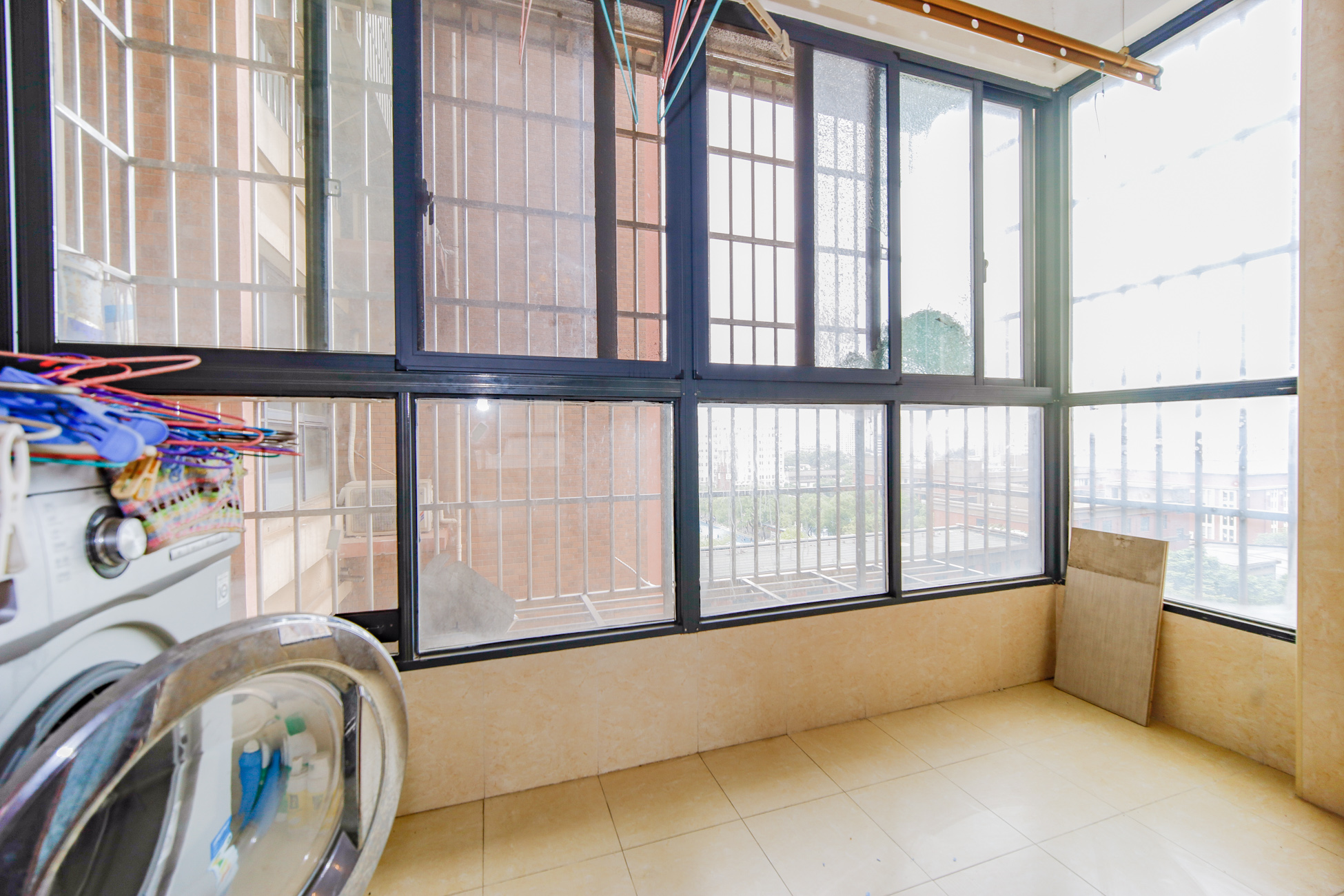 上海城小区  4室2厅1卫    110.0万 上海城小区  4室2厅1卫    110.0万阳台