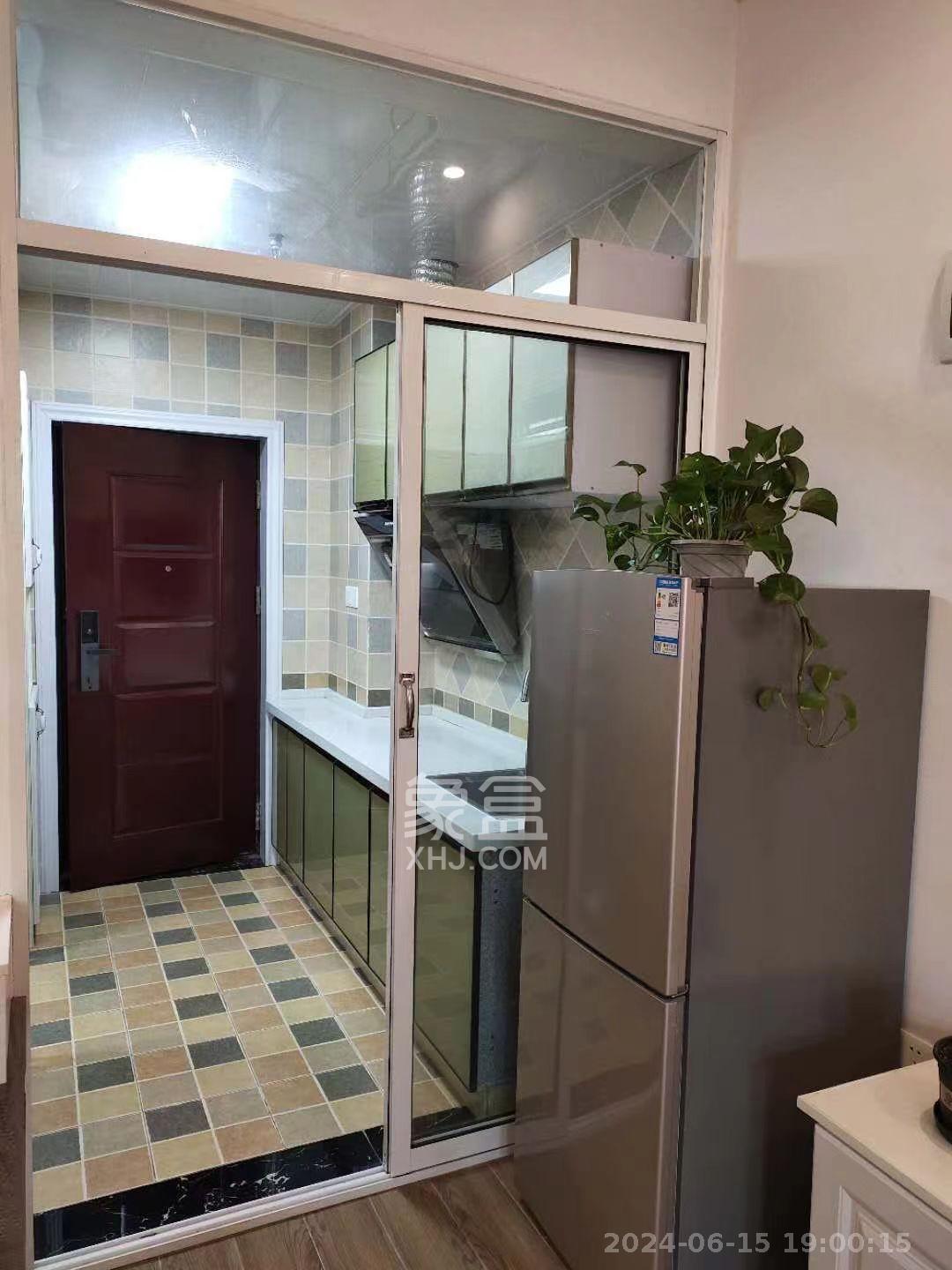 黄金一区  1室1厅1卫   1260.00元/月室内图